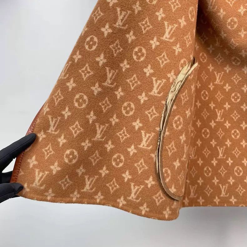 Louis Vuitton Louis Vuitton Cashmere wrap inside full print hooded coat Size XS / US 0-2 / IT 36-38 - 3 Thumbnail