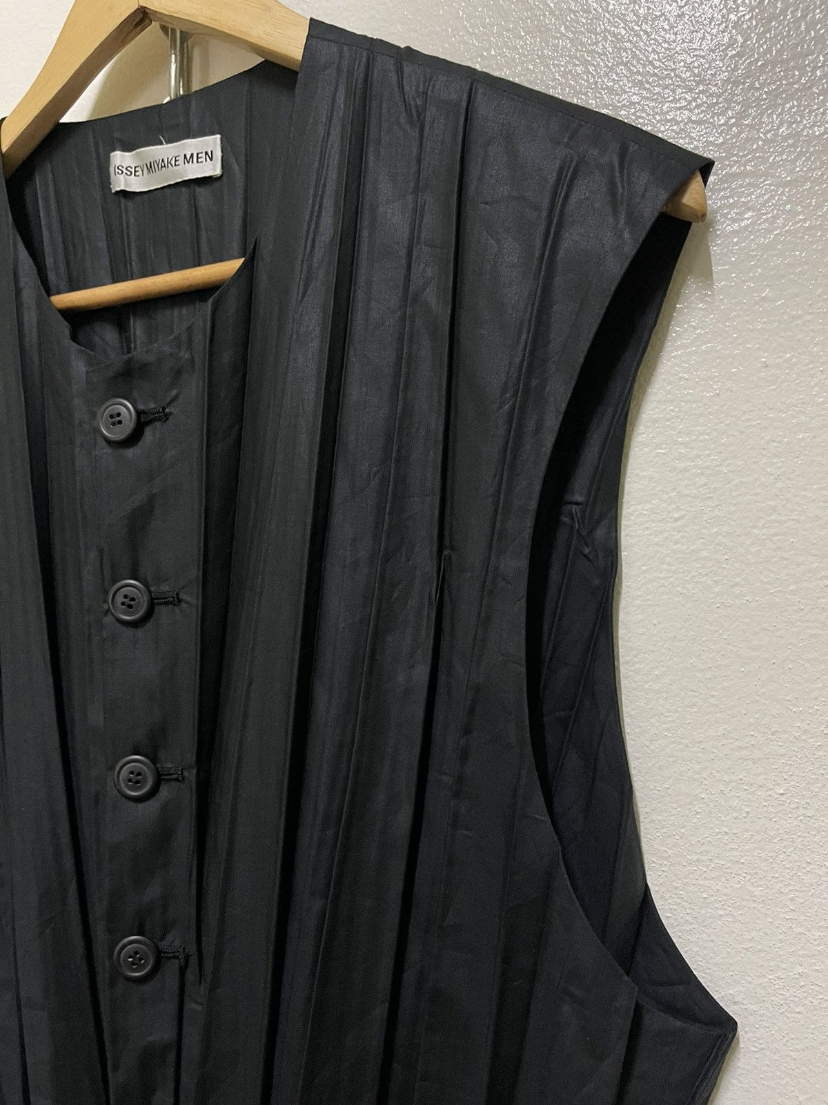 Issey Miyake × Japanese Brand Issey Miyake Men Vest Pleated Pocket Buckle Back SS1997 Size US L / EU 52-54 / 3 - 4 Thumbnail