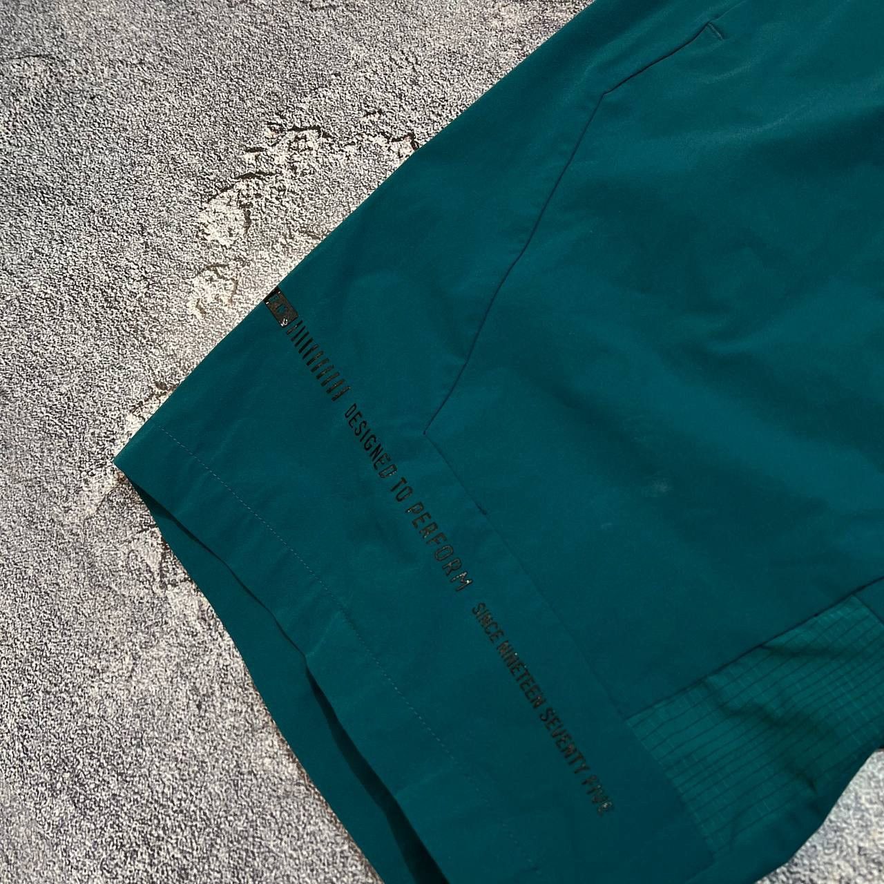 Oakley × Vintage Vintage Oakley Shorts Mini Logo Swimwear Surfing Style Y2K Size US 33 - 10 Thumbnail