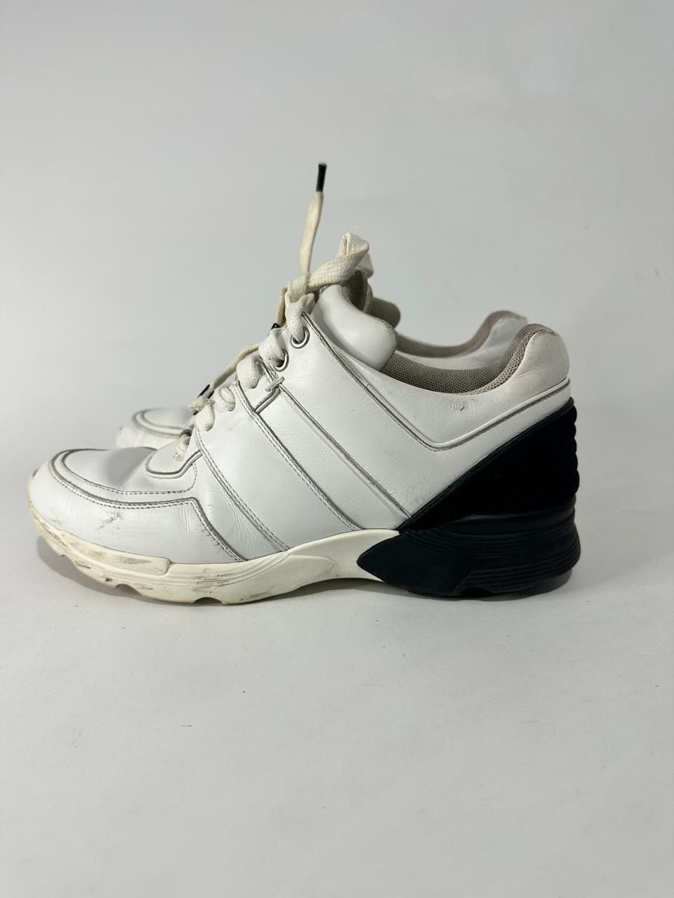 Chanel Chanel White/Black Leather And Fabric CC Low Top Sneakers 38 Size US 8 / IT 38 - 5 Thumbnail