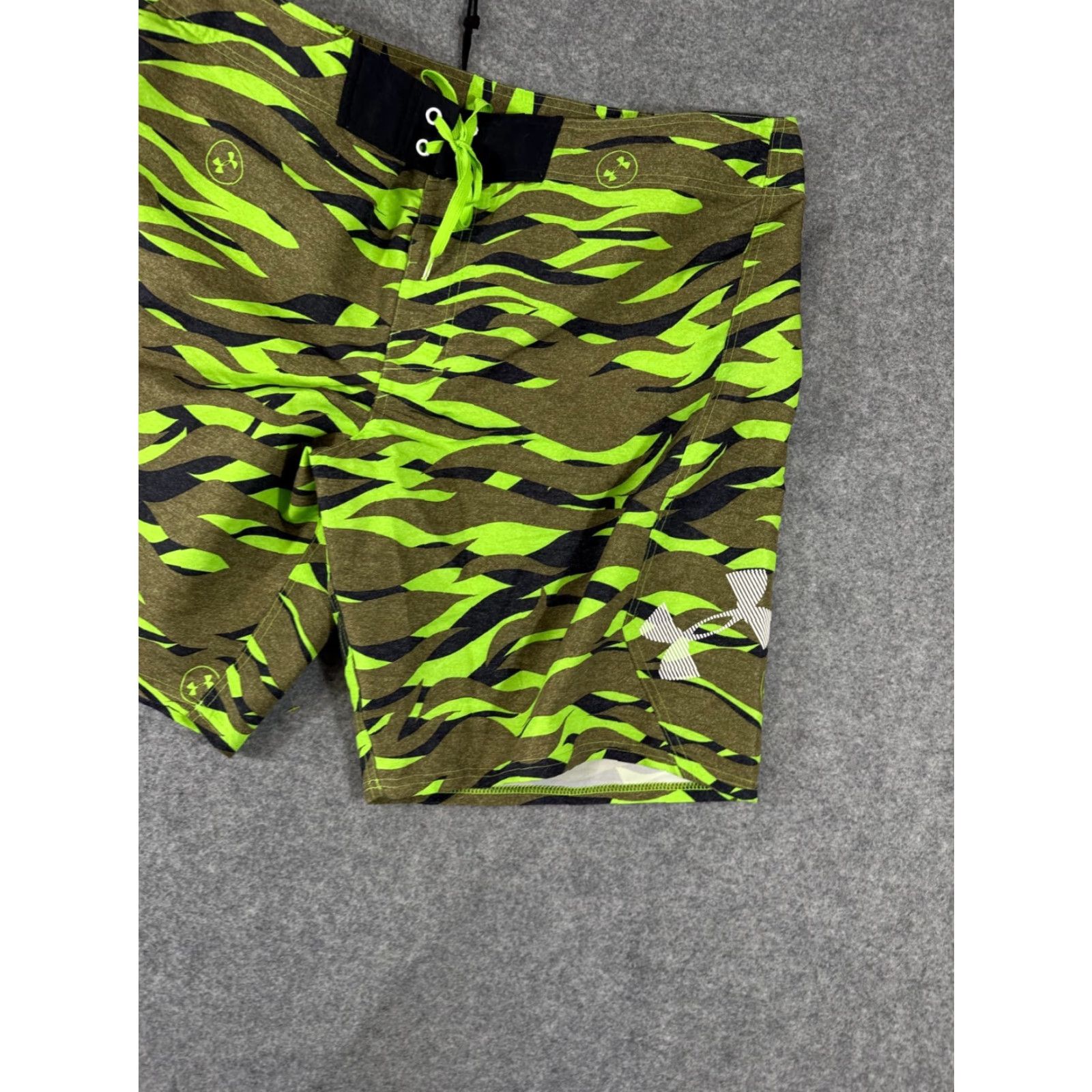 Under Armour Under Armour Board Shorts Mens 42 Green Camo Swim Trunks Heatgear Loose Fit Size US 42 / EU 58 - 4 Thumbnail