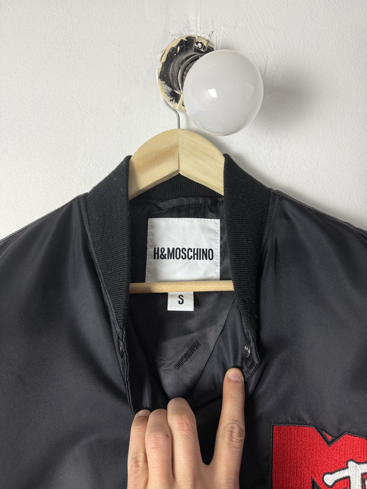 H&M × Moschino H&Moschino Asymmetrical Bomber Size S / US 4 / IT 40 - 3 Thumbnail