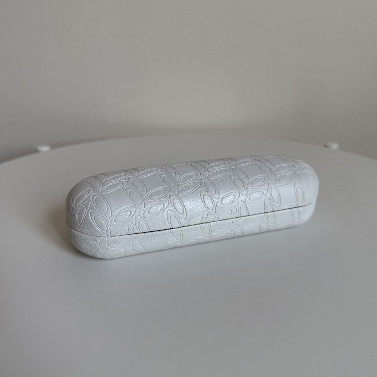 Oakley Oakley White Embossed Hard Case for Sunglasses or Glasses Size ONE SIZE - 1 Thumbnail