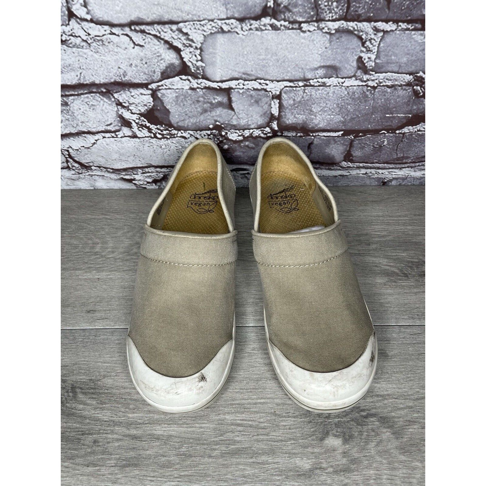 Other Dansko Volley Vegan Tan Beige Khaki Canvas Non Slip Clogs Wo Size US 8.5 / IT 38.5 - 19 Thumbnail