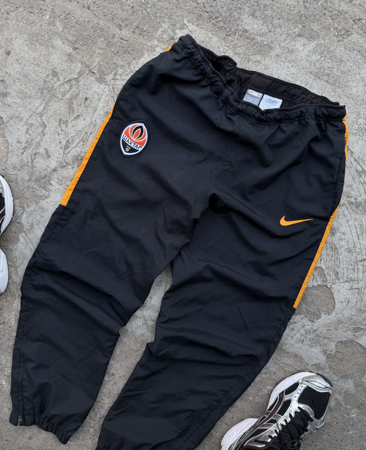 Nike NIKE Y2K SHAKHTAR DONETSK TRACK SOCCER BLOKECORE DRILL PANTS Size US 32 / EU 48 - 7 Thumbnail