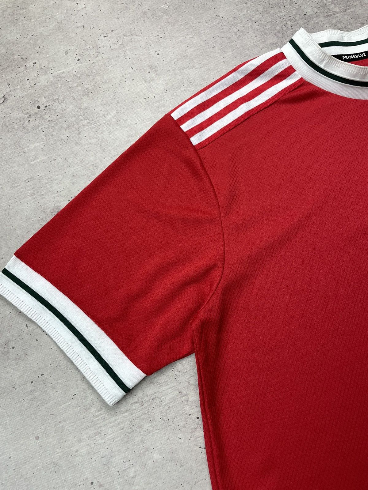 Adidas Adidas Wales 22/2023 kit centre logo Size US L / EU 52-54 / 3 - 6 Thumbnail