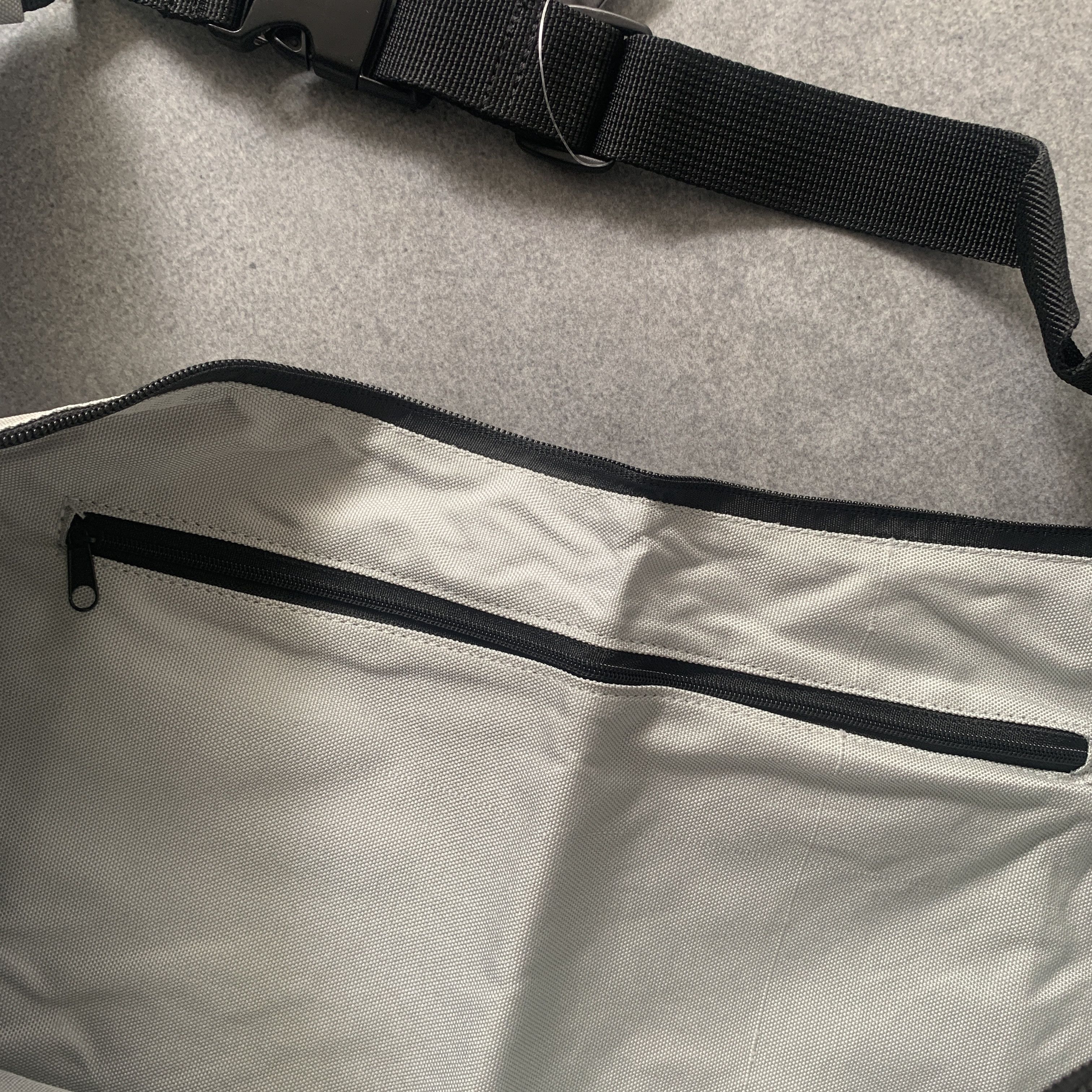 Other STUSSY MAPS SLING BAG IN SILVER Size ONE SIZE - 7 Thumbnail