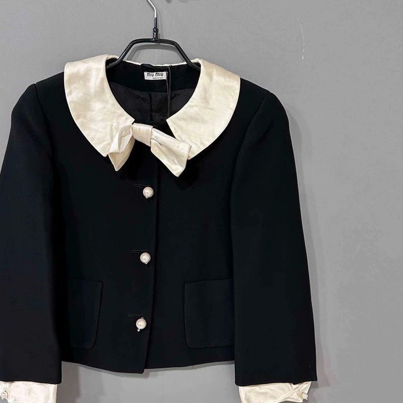 Chanel Black Jacket with Bow and Pearl Buttons -2505 Size M / US 6-8 / IT 42-44 - 2 Thumbnail