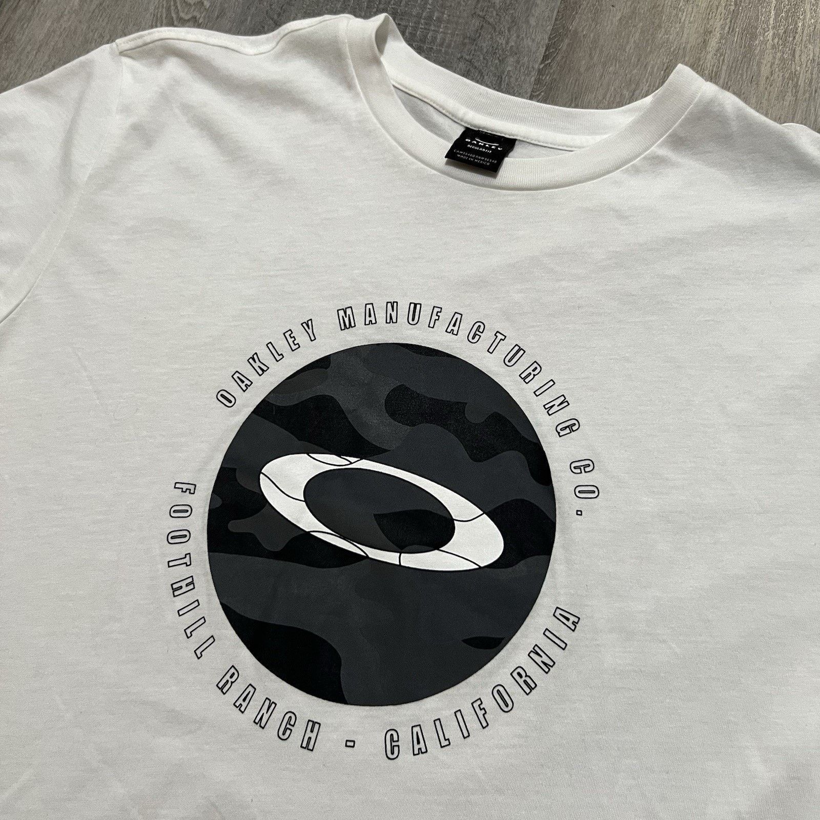 Oakley Oakley T Shirt White Manufacturing Co Grey Camo Logo T Shirt Size US XL / EU 56 / 4 - 3 Thumbnail