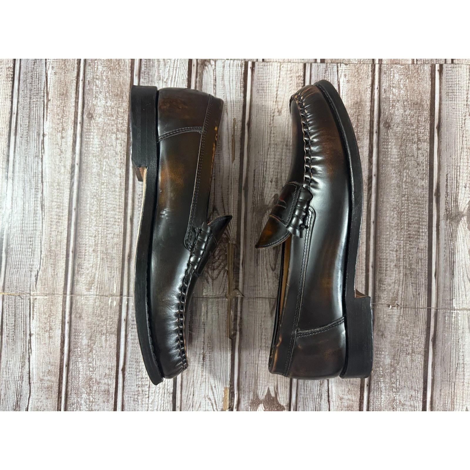 Allen Edmonds Allen Edmonds Newman Loafers shoes color antique bronze size Size US 8.5 / EU 41-42 - 1 Thumbnail