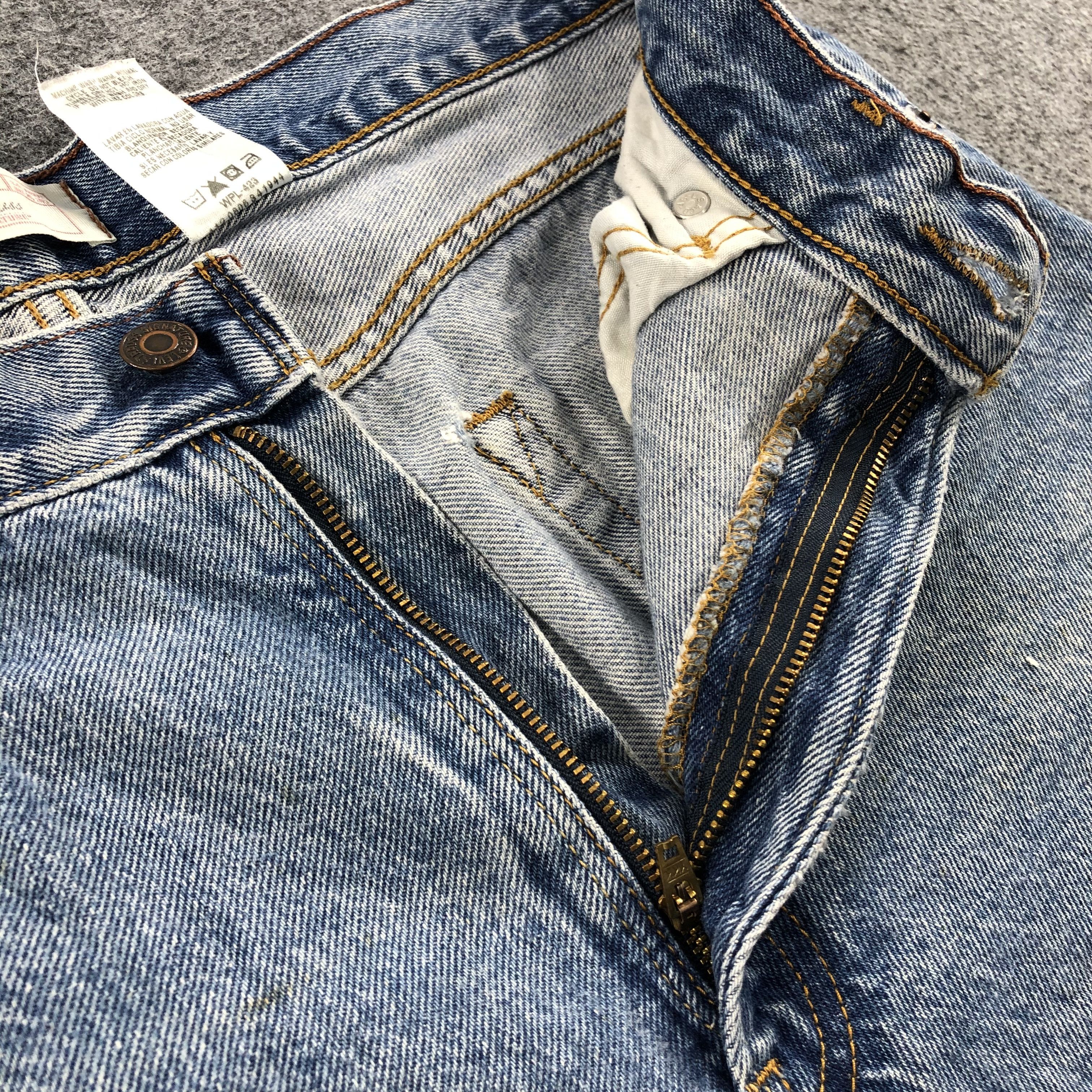 Levi's Vintage Levis Jeans Faded Blue Distressed Denim KJ428 Size US 33 - 9 Thumbnail