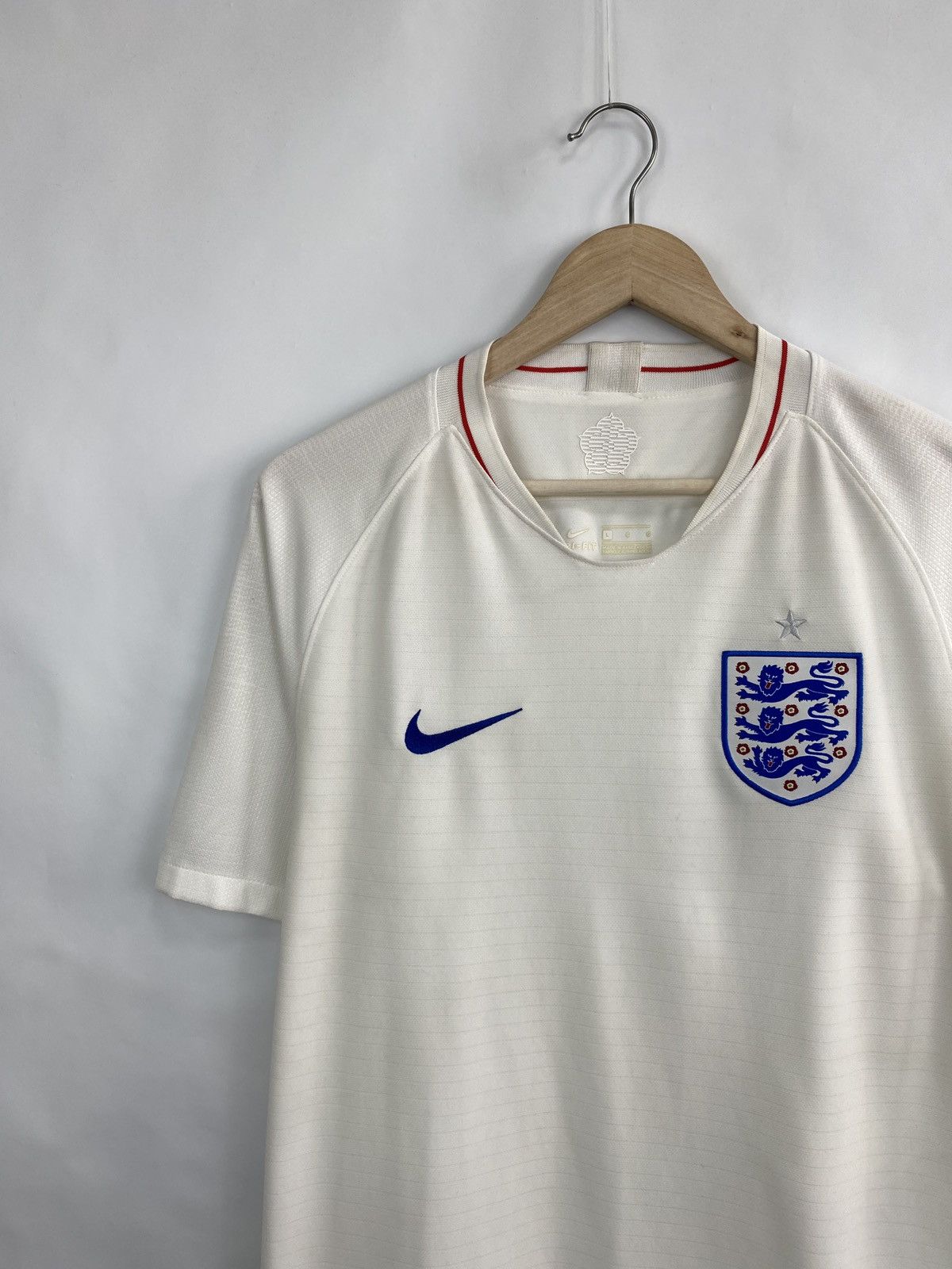 Nike 🏴󠁧󠁢󠁥󠁮󠁧󠁿 2018 Nike England Soccer Jersey T-Shirt Rare Retro Hype Size US L / EU 52-54 / 3 - 2 Thumbnail
