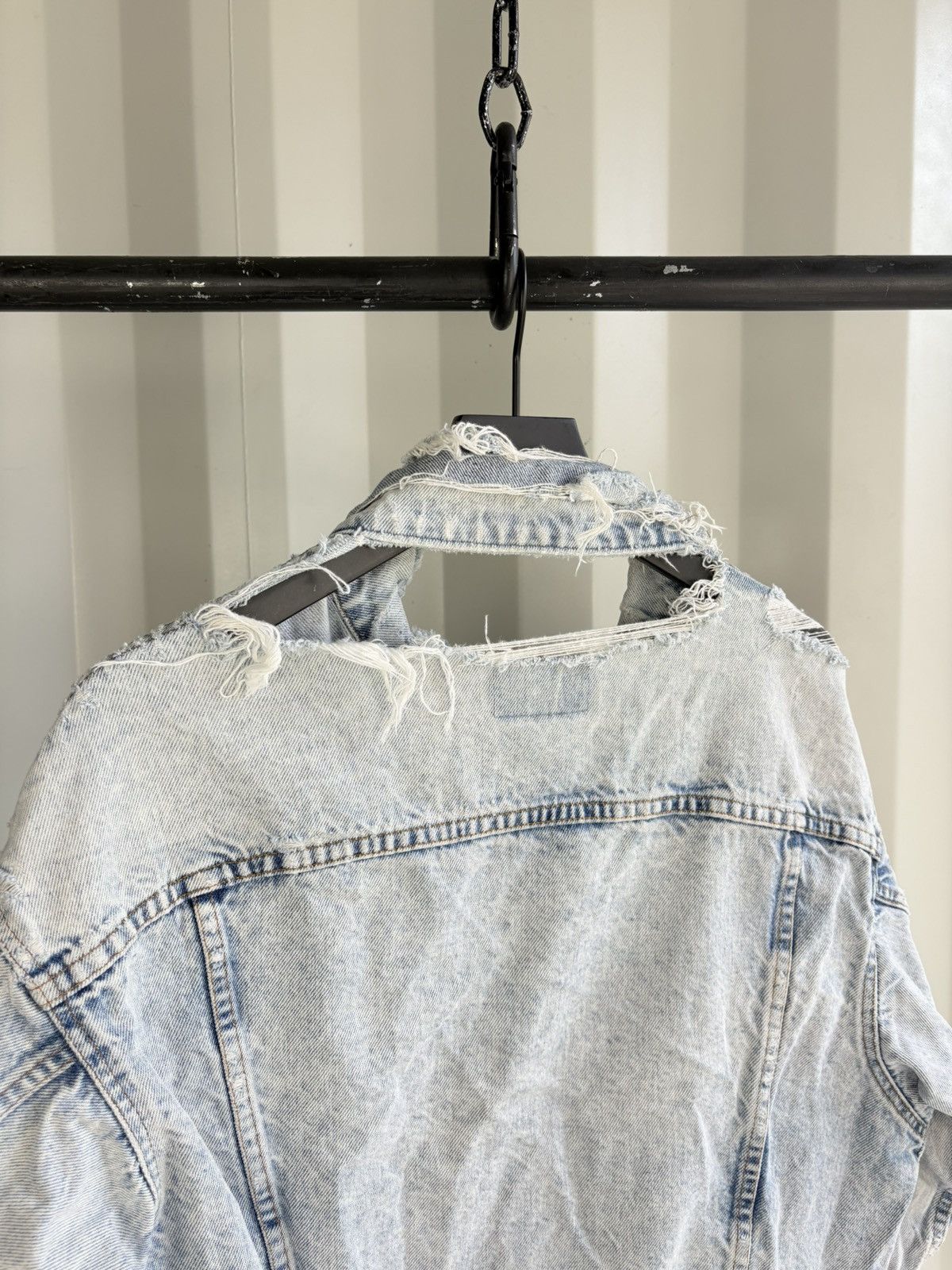 Vintage Vintage Levis Denim Jacket Thrashed Faded Distressed Grunge Size US XL / EU 56 / 4 - 5 Thumbnail