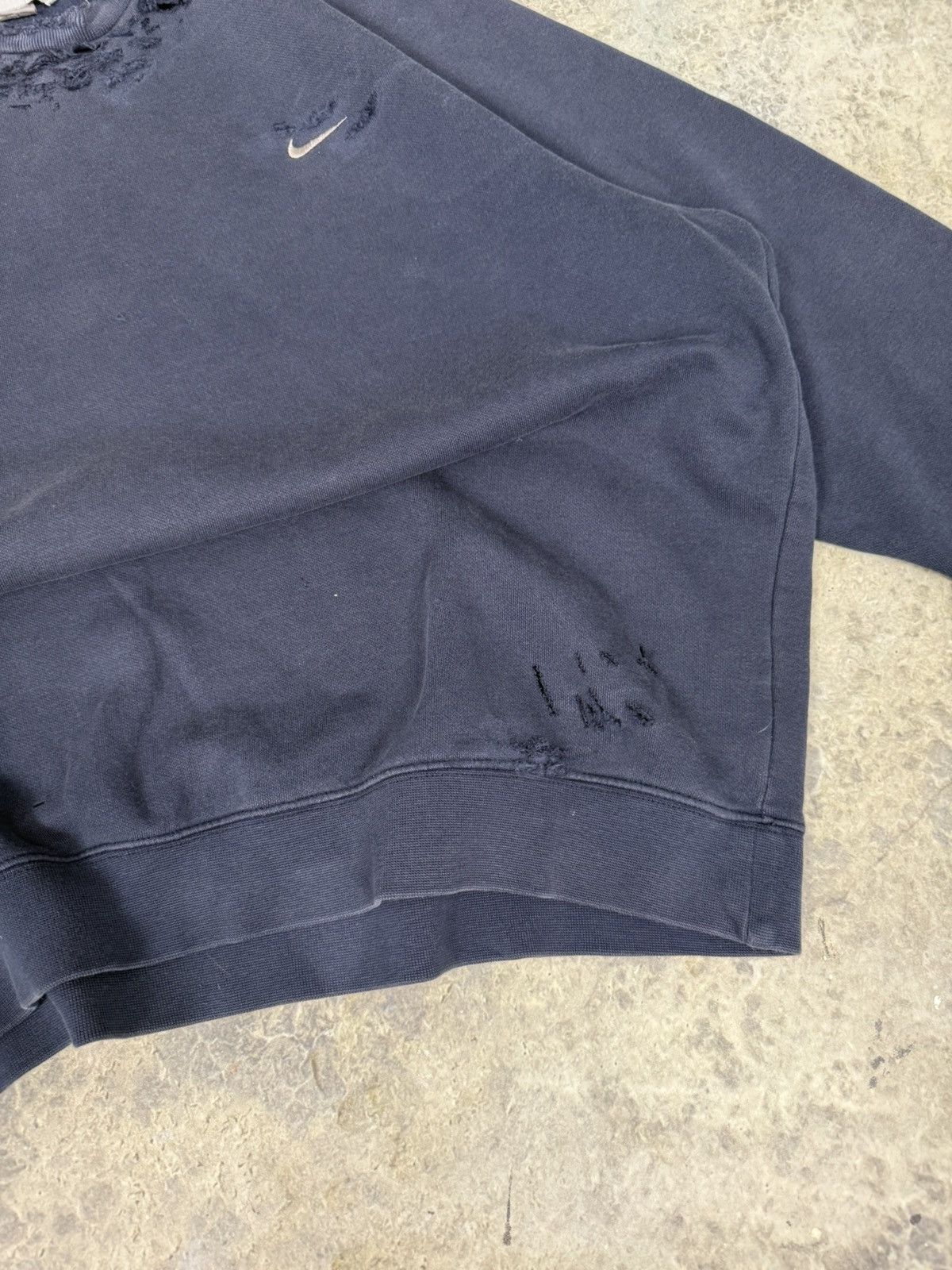 Vintage Vintage Thrashed Nike Sweater Size US XL / EU 56 / 4 - 5 Thumbnail