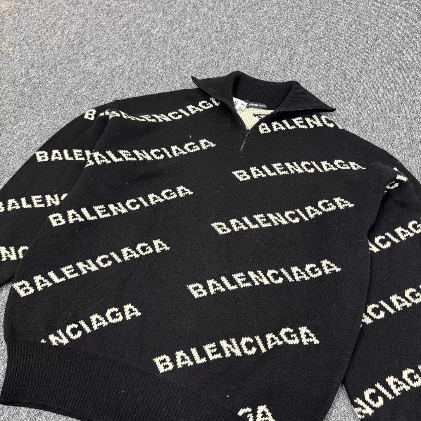 Balenciaga Balenciaga Black Allover Text Knit Sweater S 99new Size S / US 4 / IT 40 - 4 Thumbnail