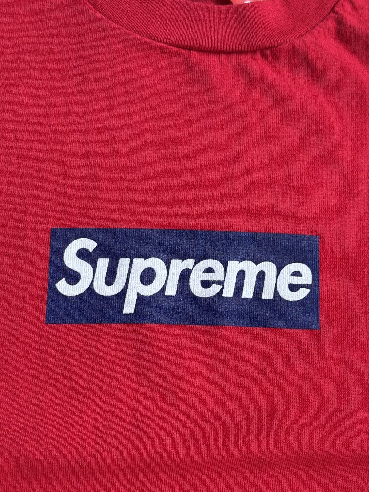 Supreme 2005 Purple on Red box logo tee Size US M / EU 48-50 / 2 - 2 Thumbnail