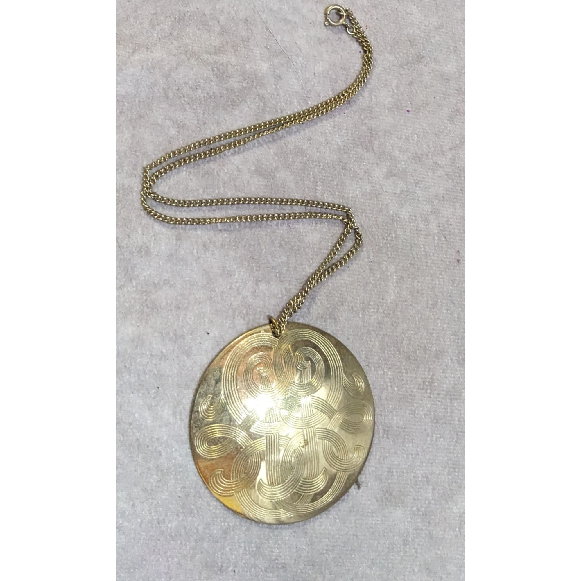 Other Vintage Large Engraved Gold Medallion Necklace Size ONE SIZE - 11 Thumbnail