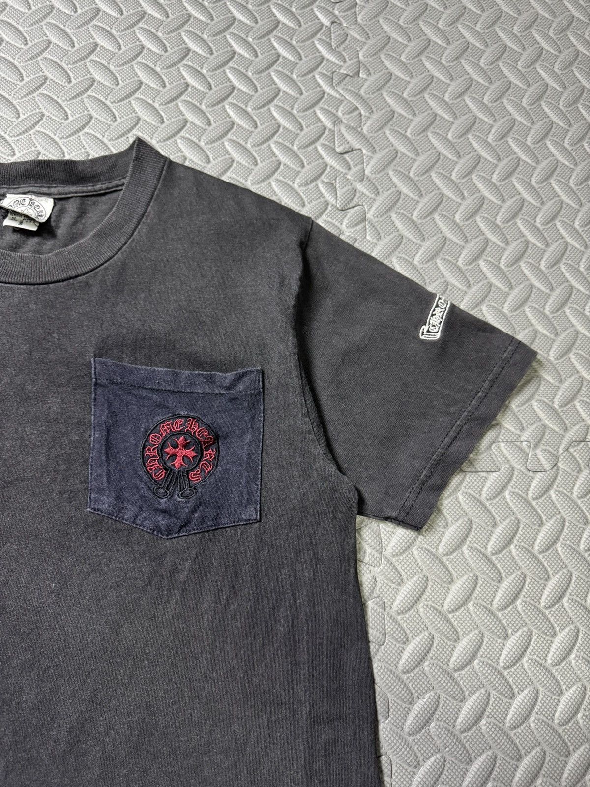 Chrome Hearts RARE! 90s EMBROIDERED HORSESHOE POCKET TEE Size US S / EU 44-46 / 1 - 4 Thumbnail