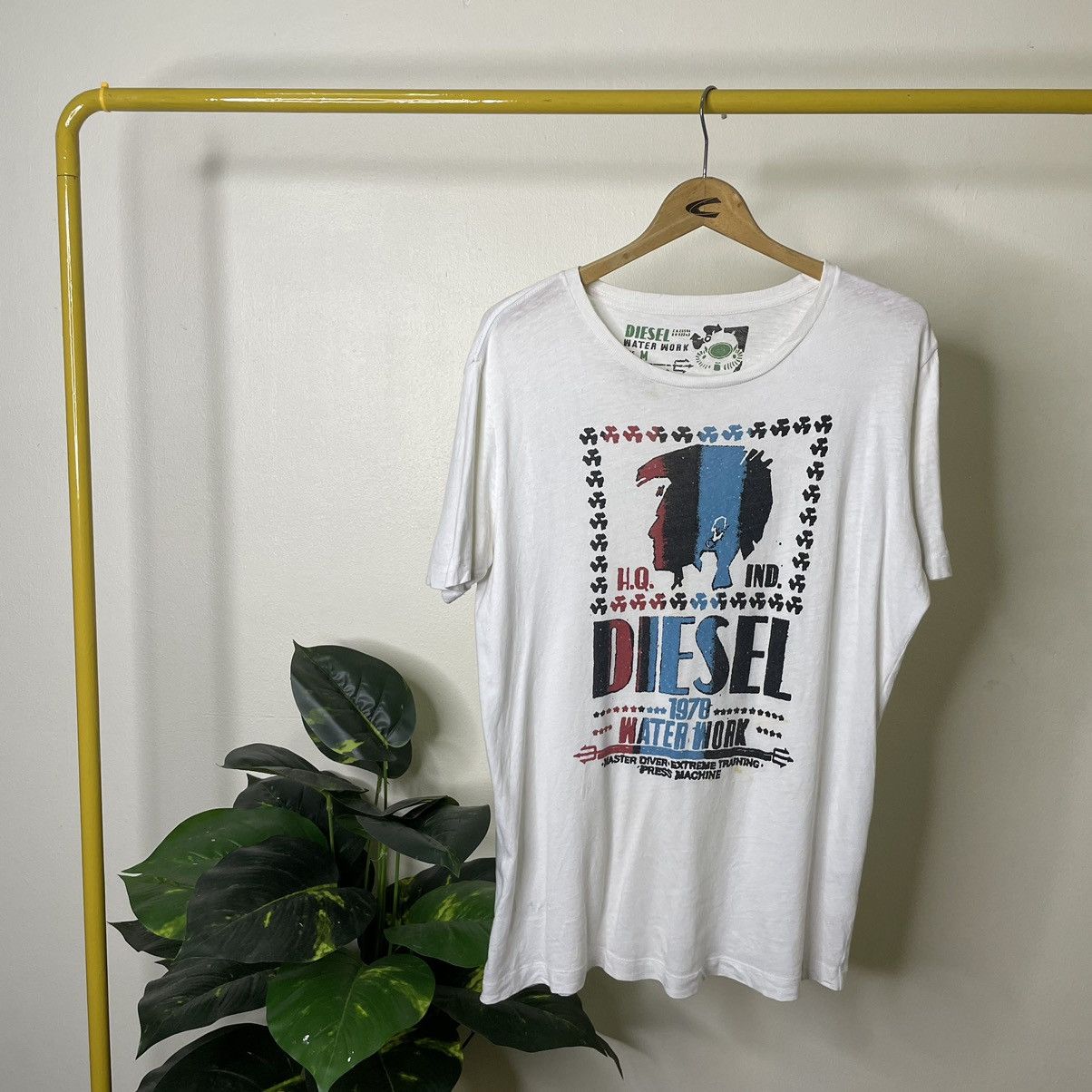 Diesel Y2K Diesel Waterwork Mohawk Graphic T Shirt Size US L / EU 52-54 / 3 - 1 Thumbnail