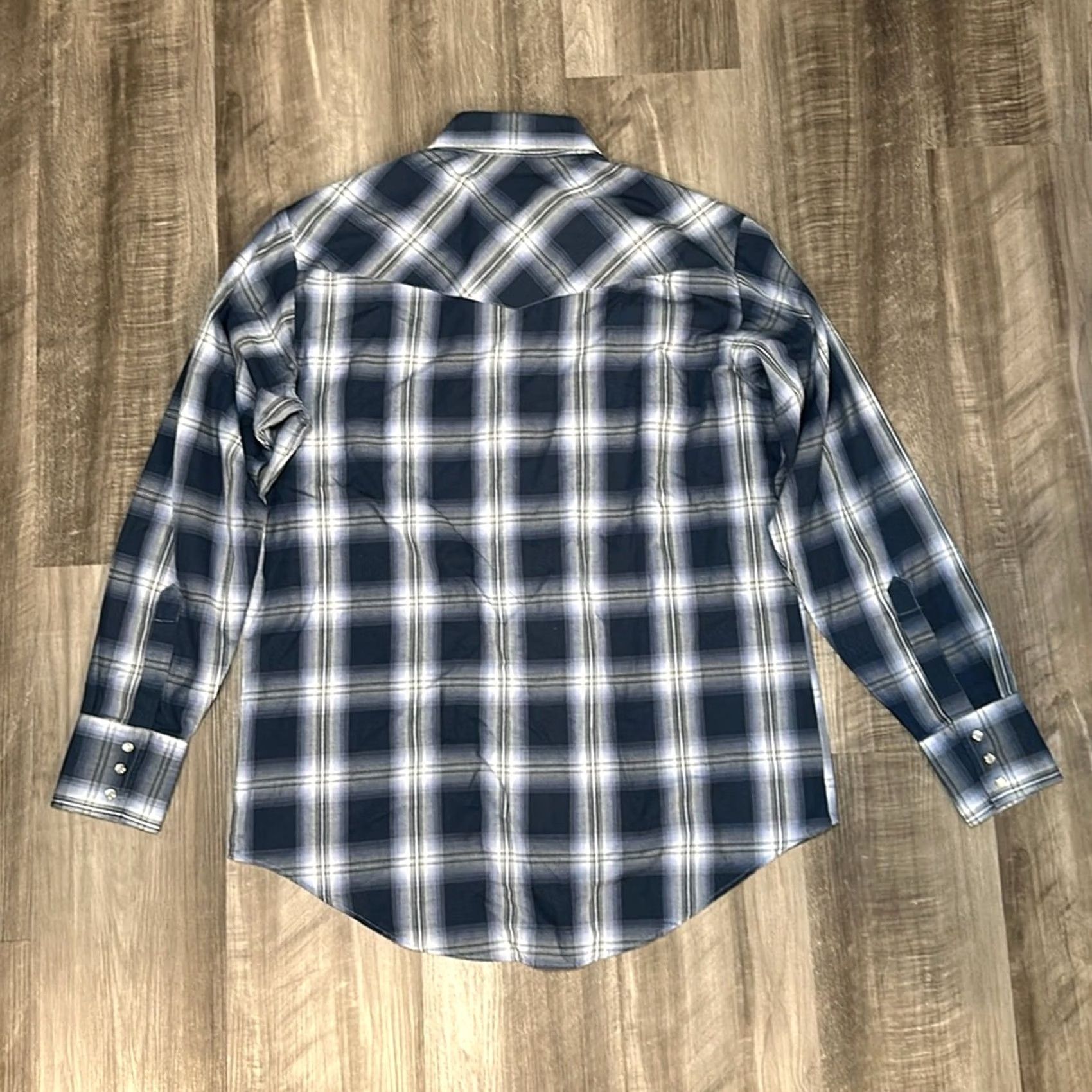 Vintage Plains Long Sleeve Pearl Snap Button-Up Shirt Medium Mens Blue Navy Plaid 65/35 Polyester/Cotton Regular Sleeve Size US M / EU 48-50 / 2 - 3 Thumbnail