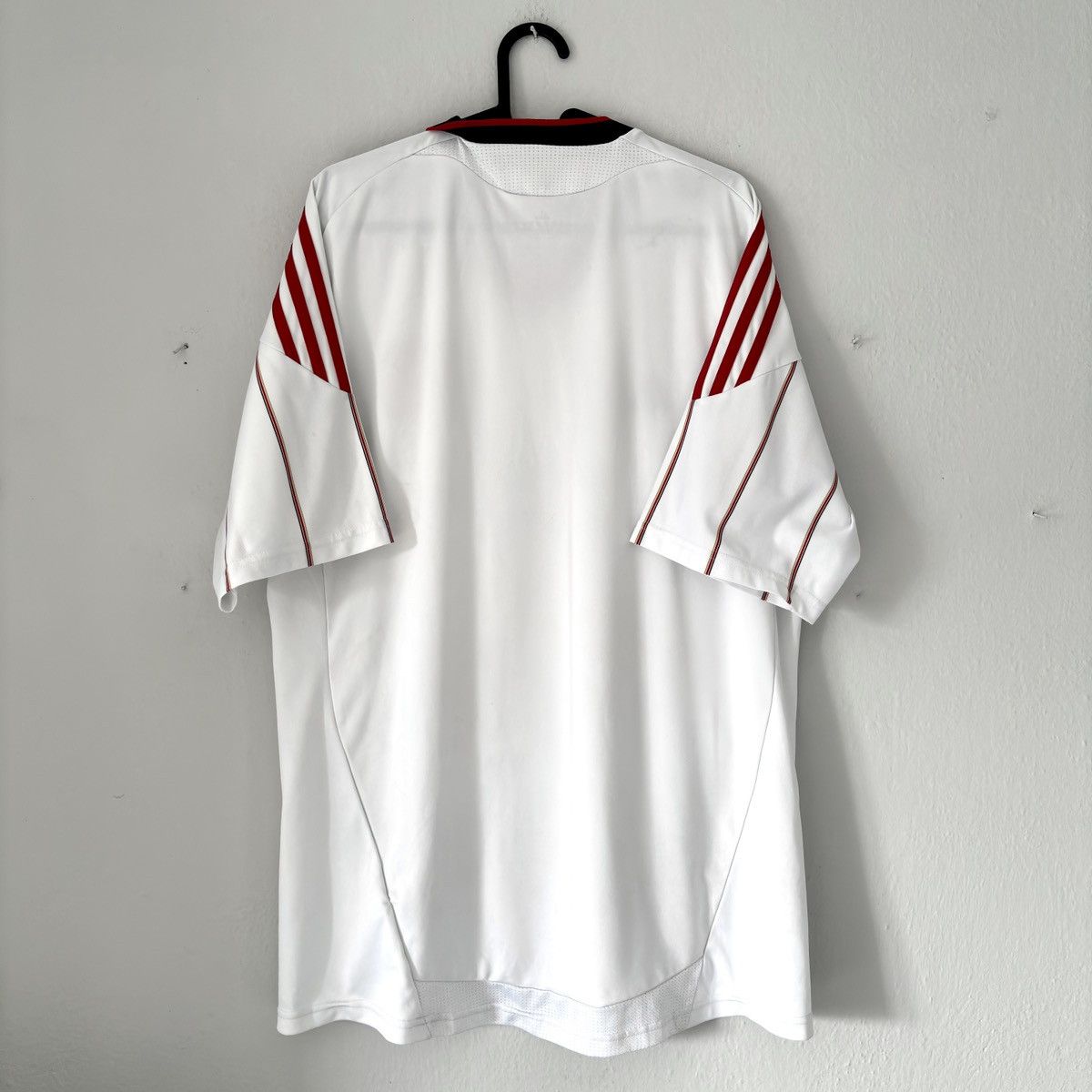 Vintage 2010 2011 Liverpool Adidas Vintage Away Kit Soccer Jersey UK Size US L / EU 52-54 / 3 - 9 Thumbnail