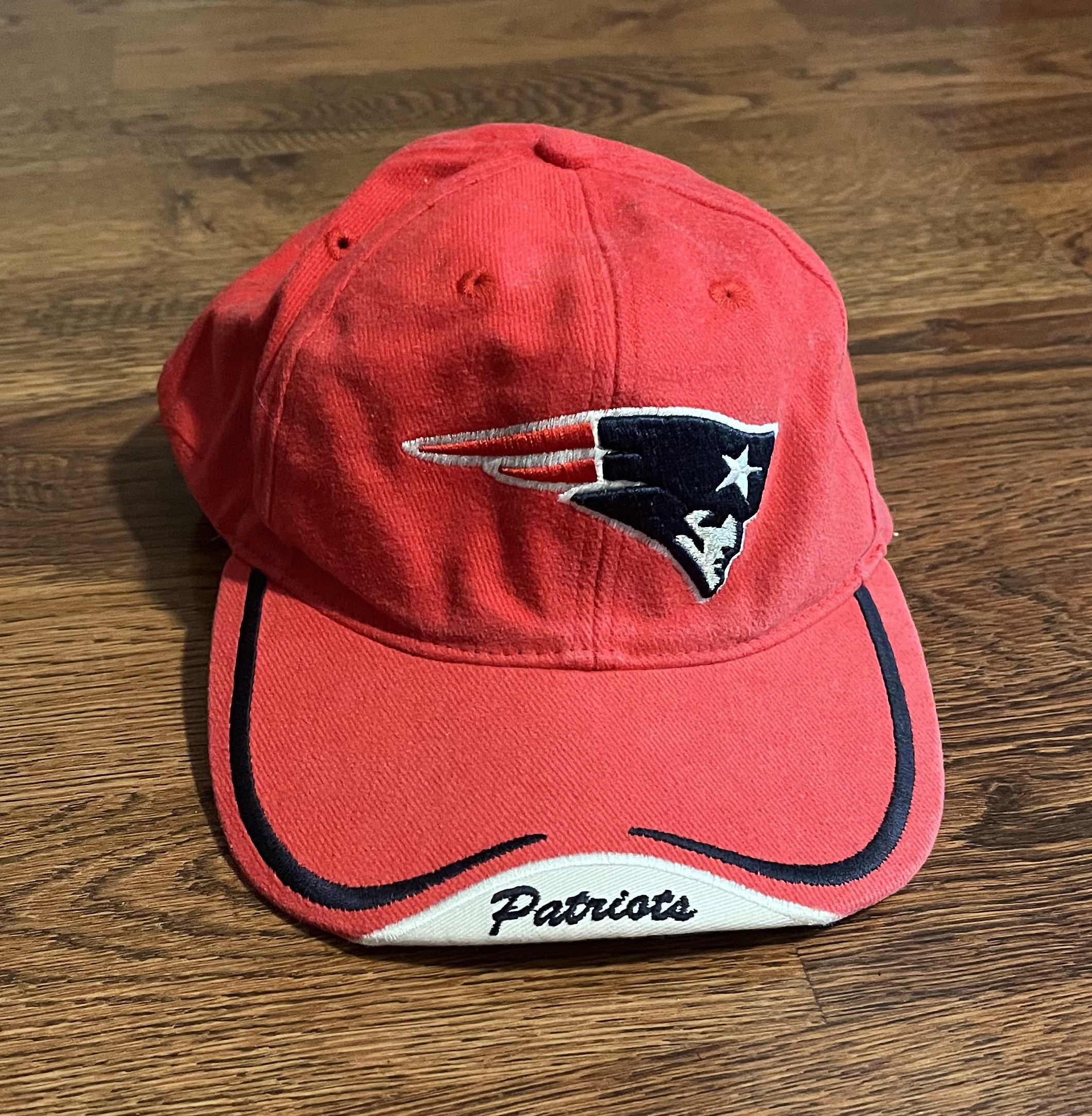 NFL NFL Vintage New England Patriots Hat Strapback Cap Size ONE SIZE - 1 Thumbnail
