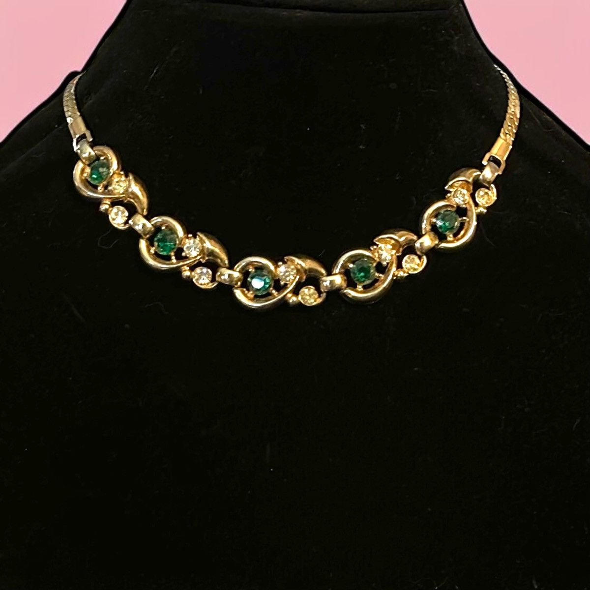 Vintage Vintage gold swirly link w/green & clear rhinestone necklace Size ONE SIZE - 1 Thumbnail