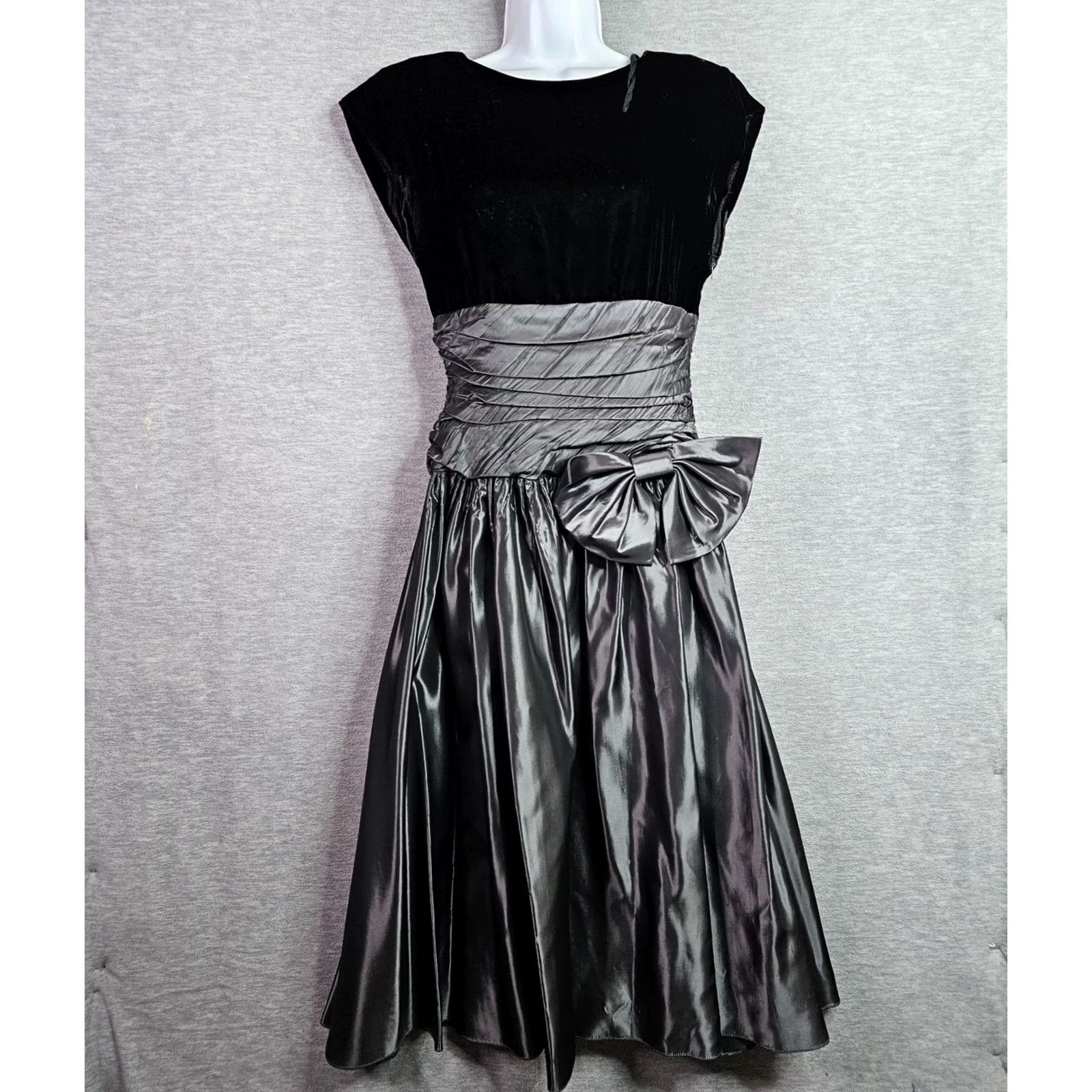 Velvet Vintage Patty O’Neil Grey Black Satin Velvet Cocktail Dress 7/8 Made USA Size M / US 6-8 / IT 42-44 - 2 Thumbnail