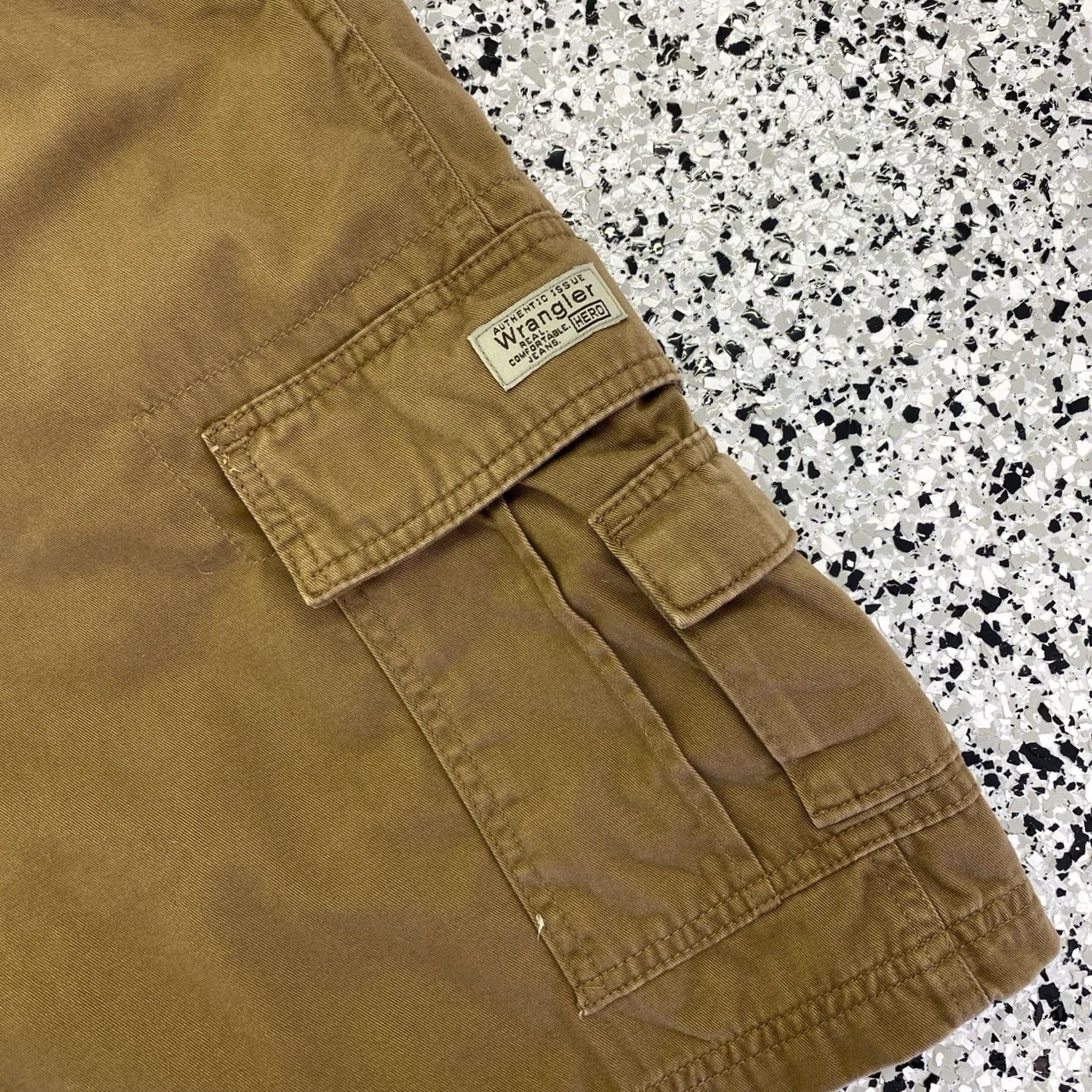 Wrangler VINTAGE Wrangler Cargo Shorts Mens 34 Brown Heavy Cotton Pockets Workwear Outdoor 90s Size US 36 / EU 52 - 2 Thumbnail