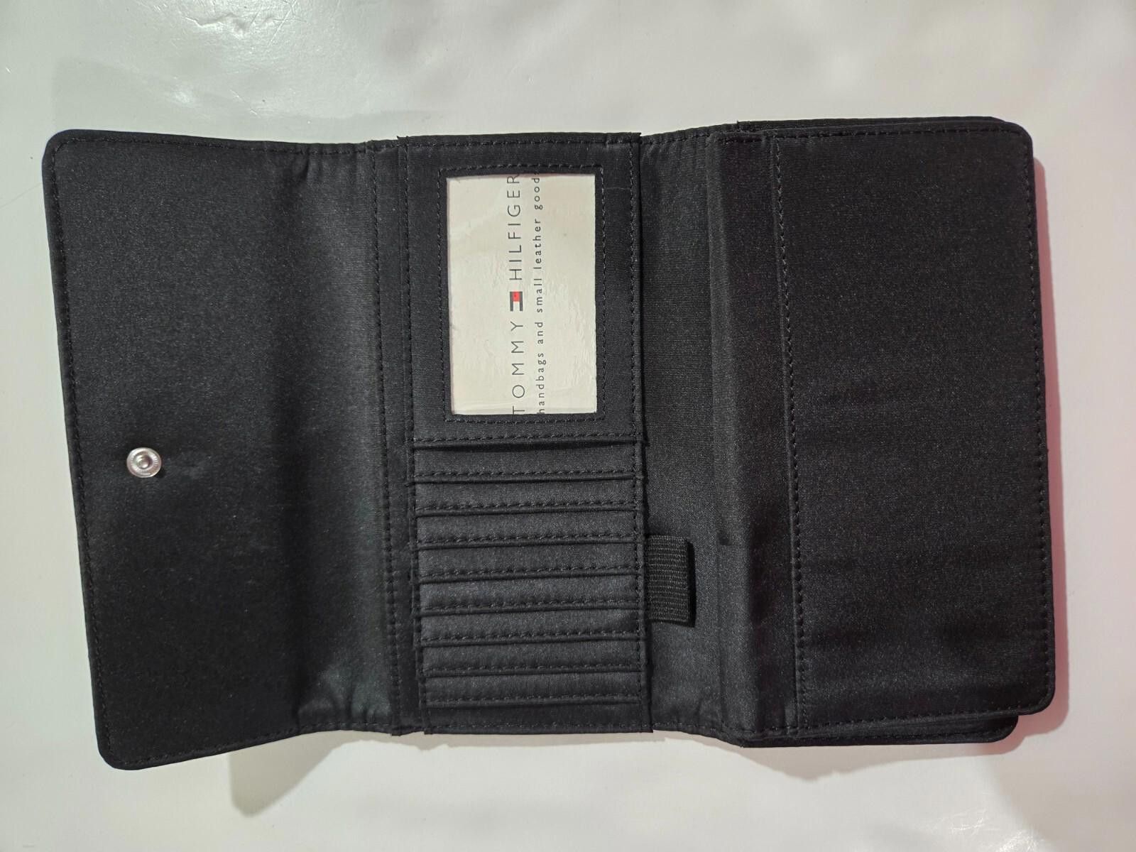 Tommy Hilfiger Tommy Hilfiger Signature TH Trifold Continental Black NWT Size ONE SIZE - 2 Thumbnail