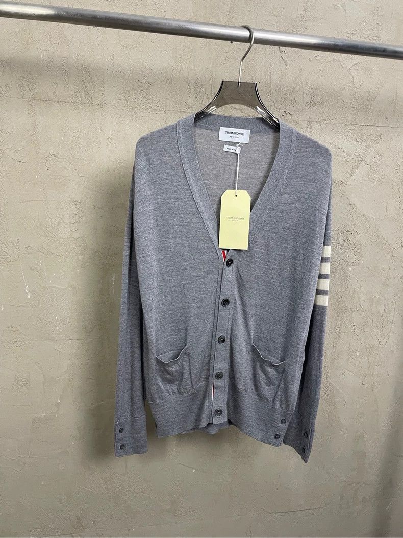 Thom Browne Thom Browne Light gray classic wool cardigan jacket 2505-N Size US L / EU 52-54 / 3 - 1 Thumbnail
