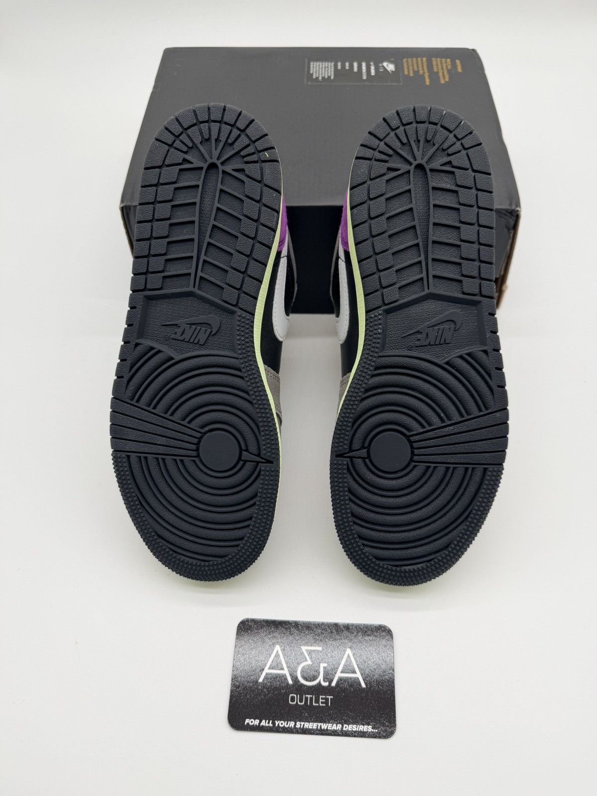 Jordan Brand Jordan 1 Low SE Tokyo Bio Hack GS US4Brand New Free Shipping Size US 4 / IT 34 - 5 Thumbnail
