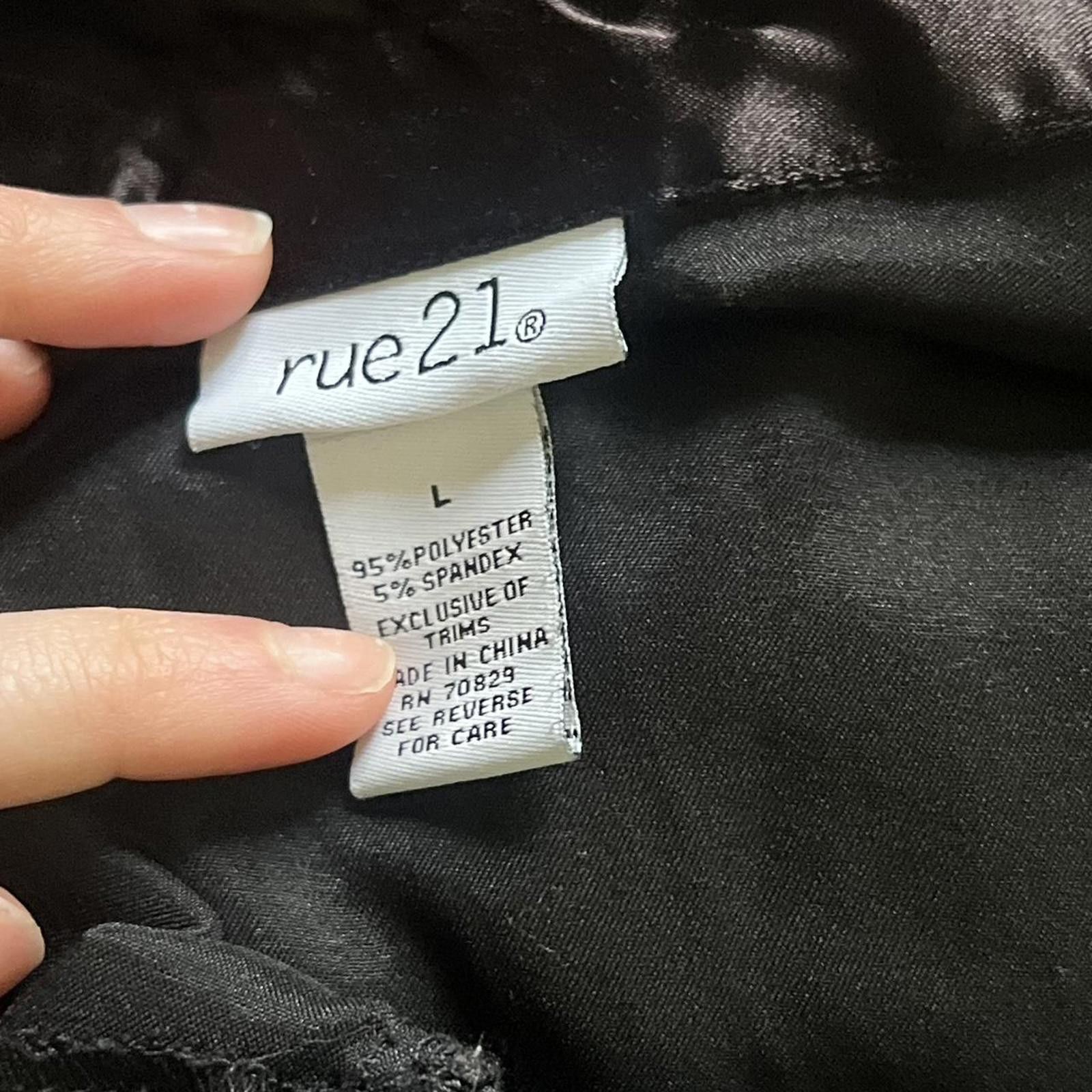 rue21 Black silky button up blouse Size M / US 6-8 / IT 42-44 - 2 Thumbnail