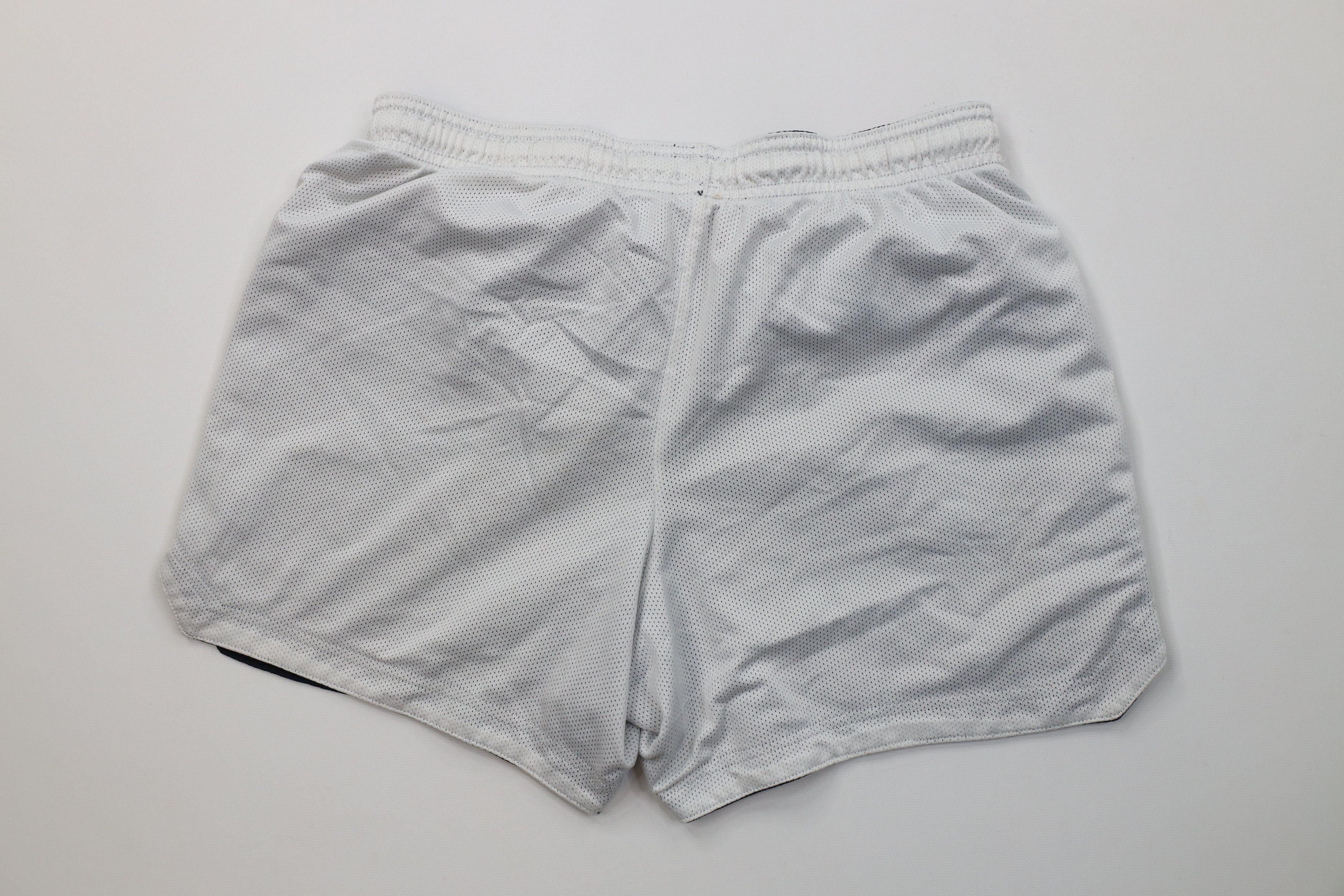 Nike Vintage Nike Reversible Mini Swoosh Running Soccer Shorts Size 28" / US 6 / IT 42 - 3 Thumbnail