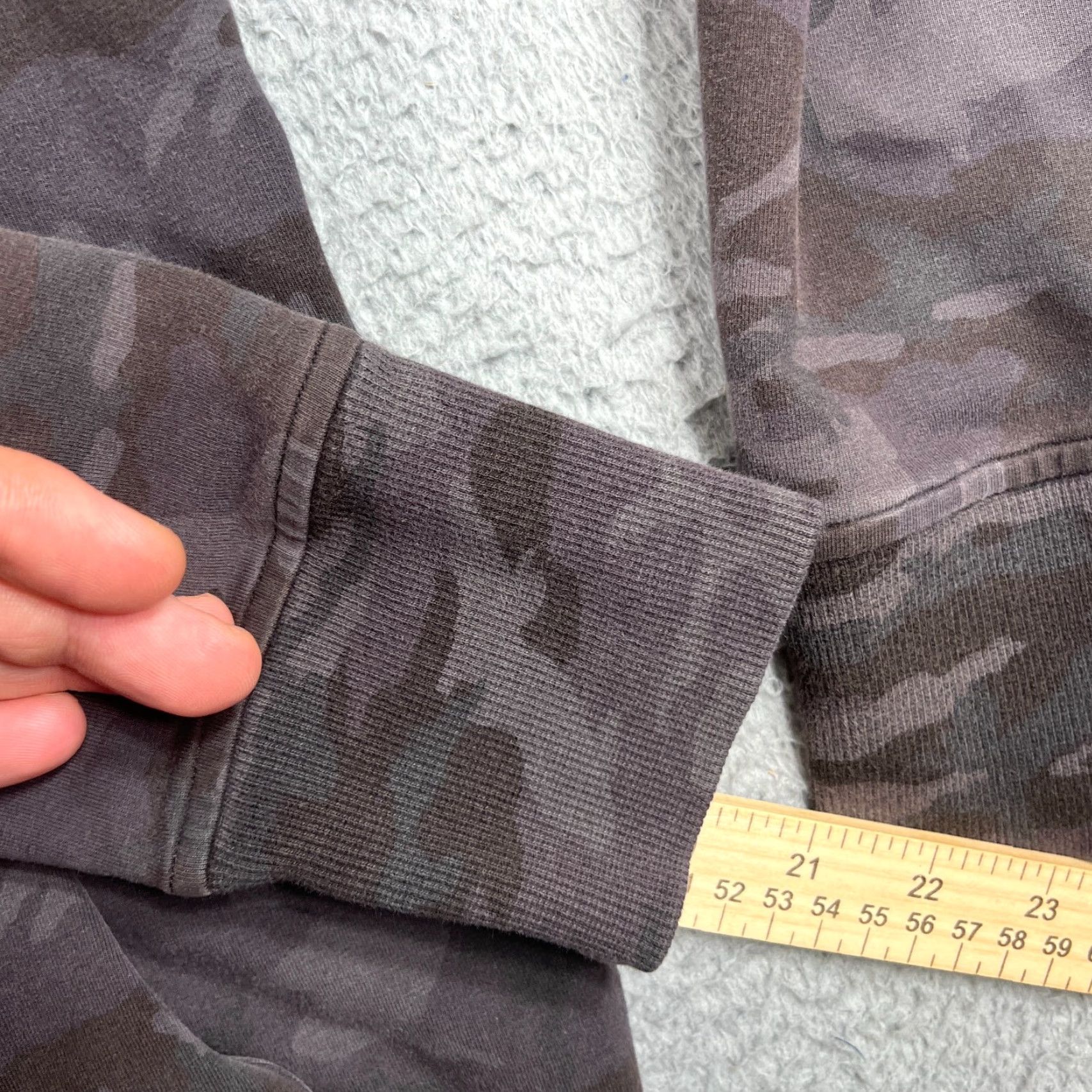 Lululemon VINTAGE Lululemon Scuba Sweatshirt Camouflage Gray Size 8 Activewear Womens Size M / US 6-8 / IT 42-44 - 4 Thumbnail