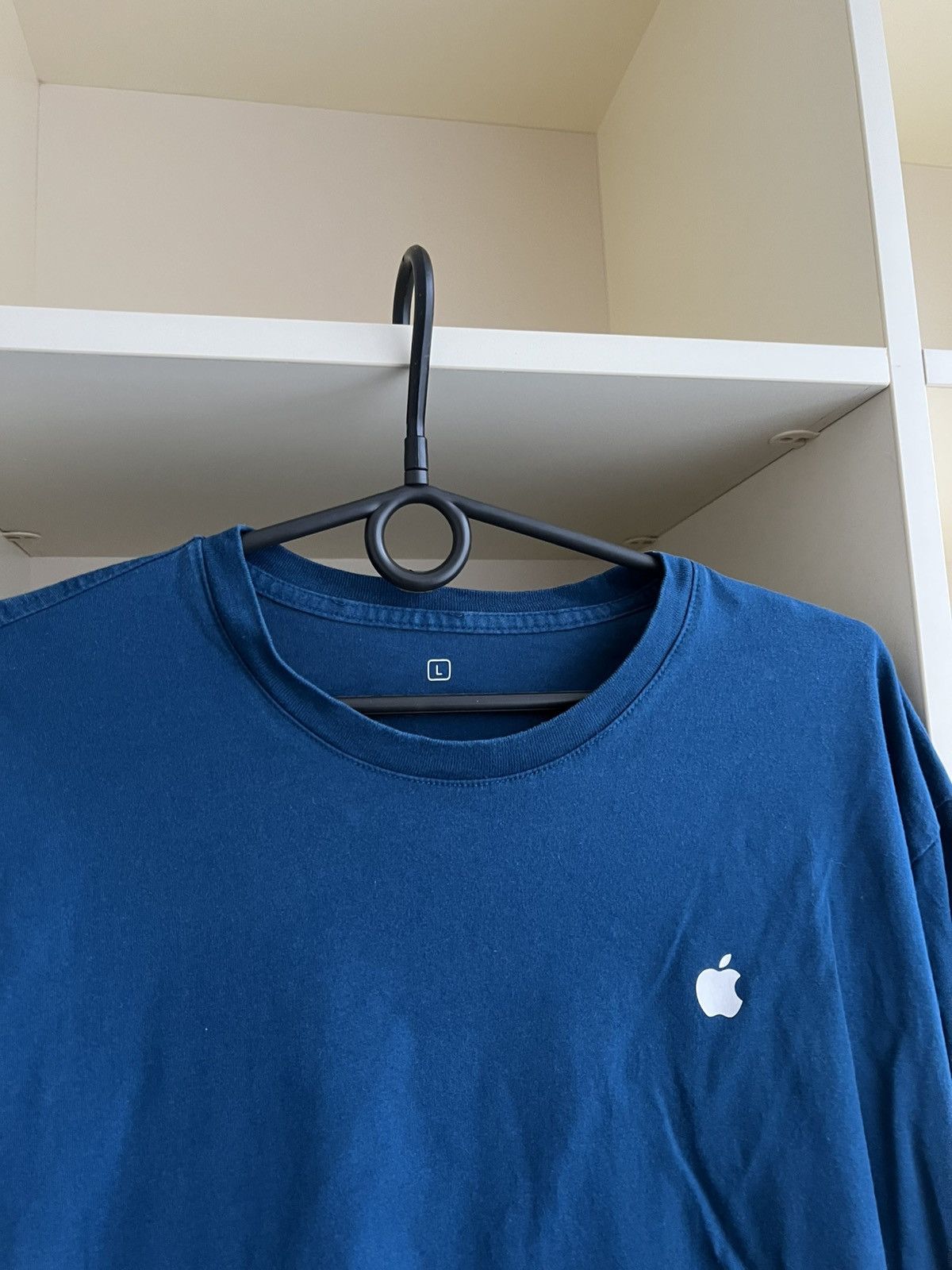 Apple Apple Long Sleeve T-Shirt Size L Size US L / EU 52-54 / 3 - 5 Thumbnail