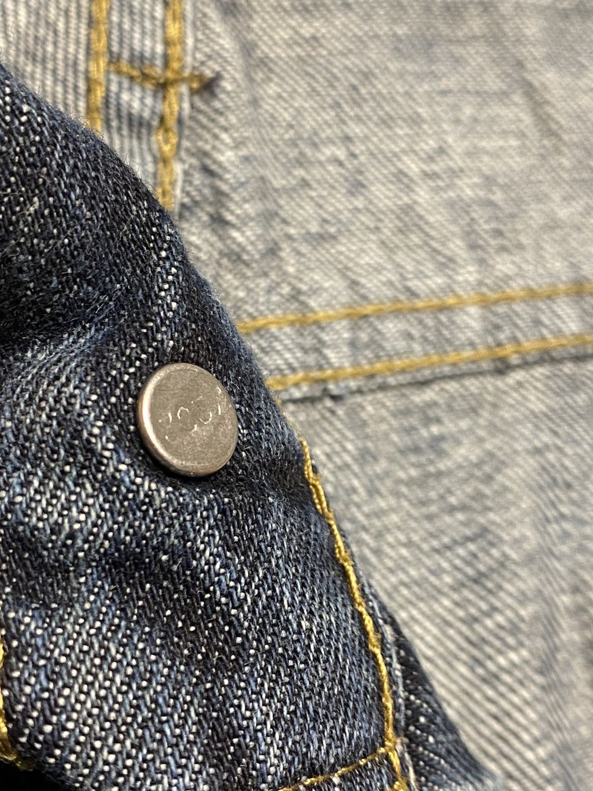 Levi’s 559 distressed denim street wear vintage