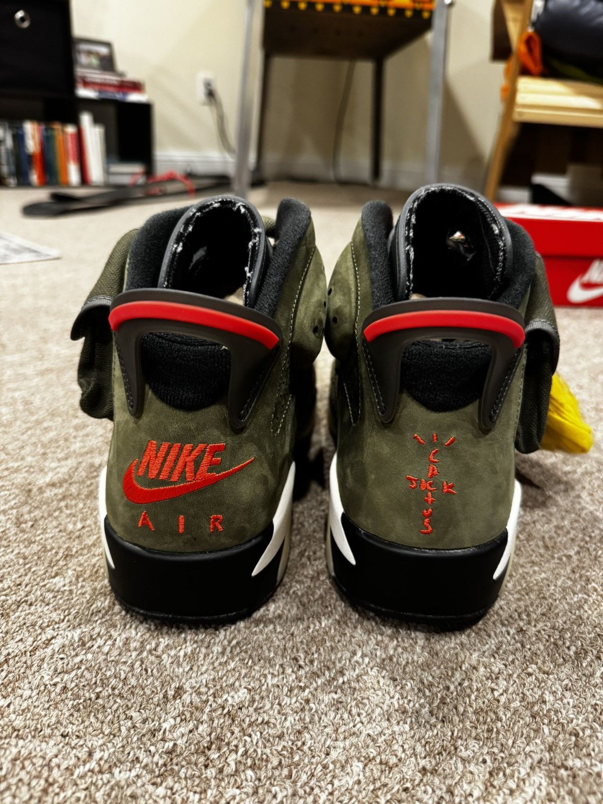 Jordan Brand × Nike × Travis Scott Travis Scott Air Jordan 6 Retro SP in Olive/Green New/DS Size US 9 / EU 42 - 4 Thumbnail
