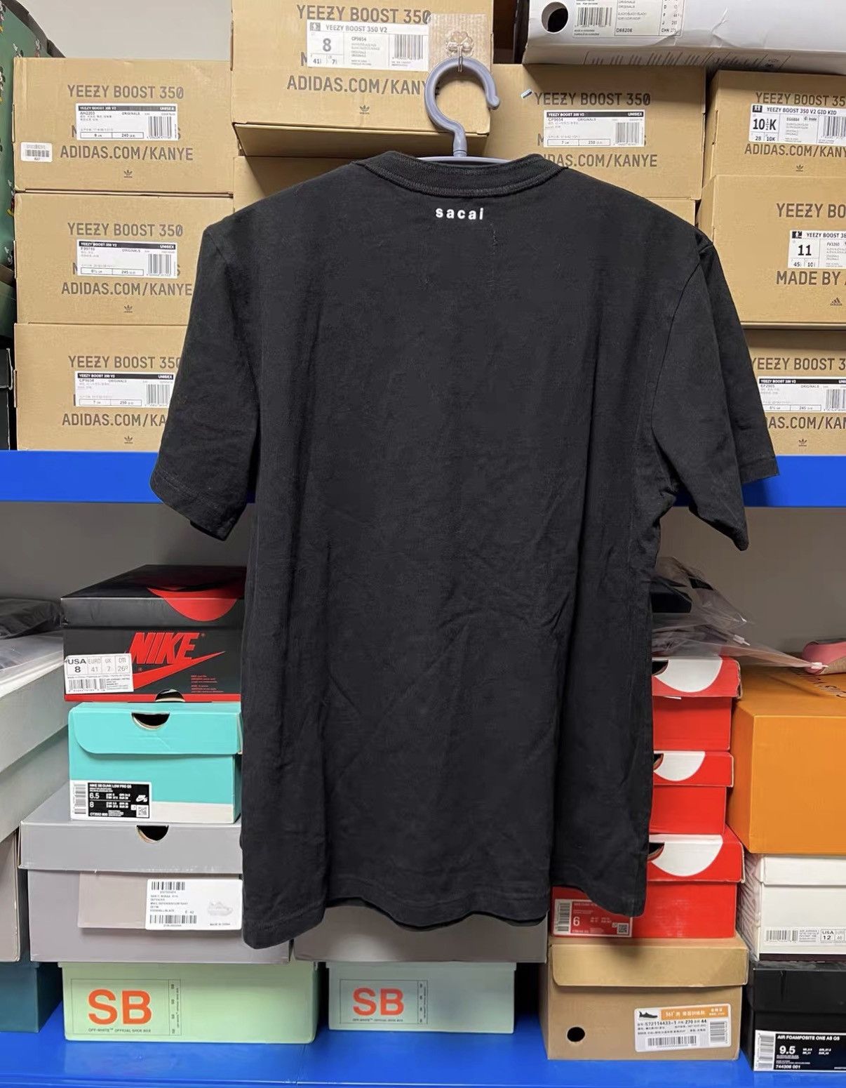Sacai Sacai x KAWS Embroidered Logo T-shirt J42 Size US M / EU 48-50 / 2 - 2 Thumbnail
