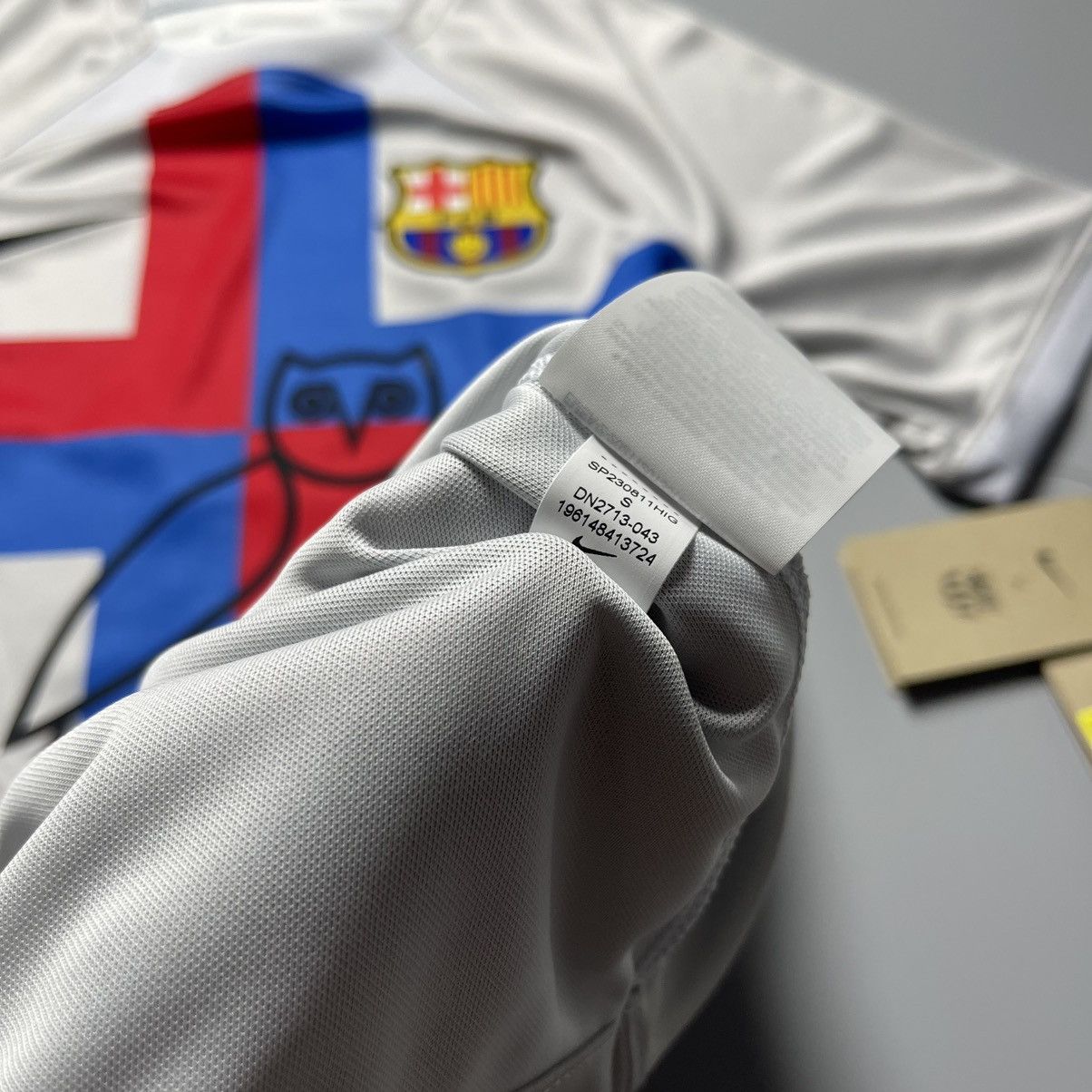Vintage BARCELONA NIKE 2022/2023 FOOTBALL THIRD JERSEY OVO #50 DRAKE Size US S / EU 44-46 / 1 - 11 Thumbnail