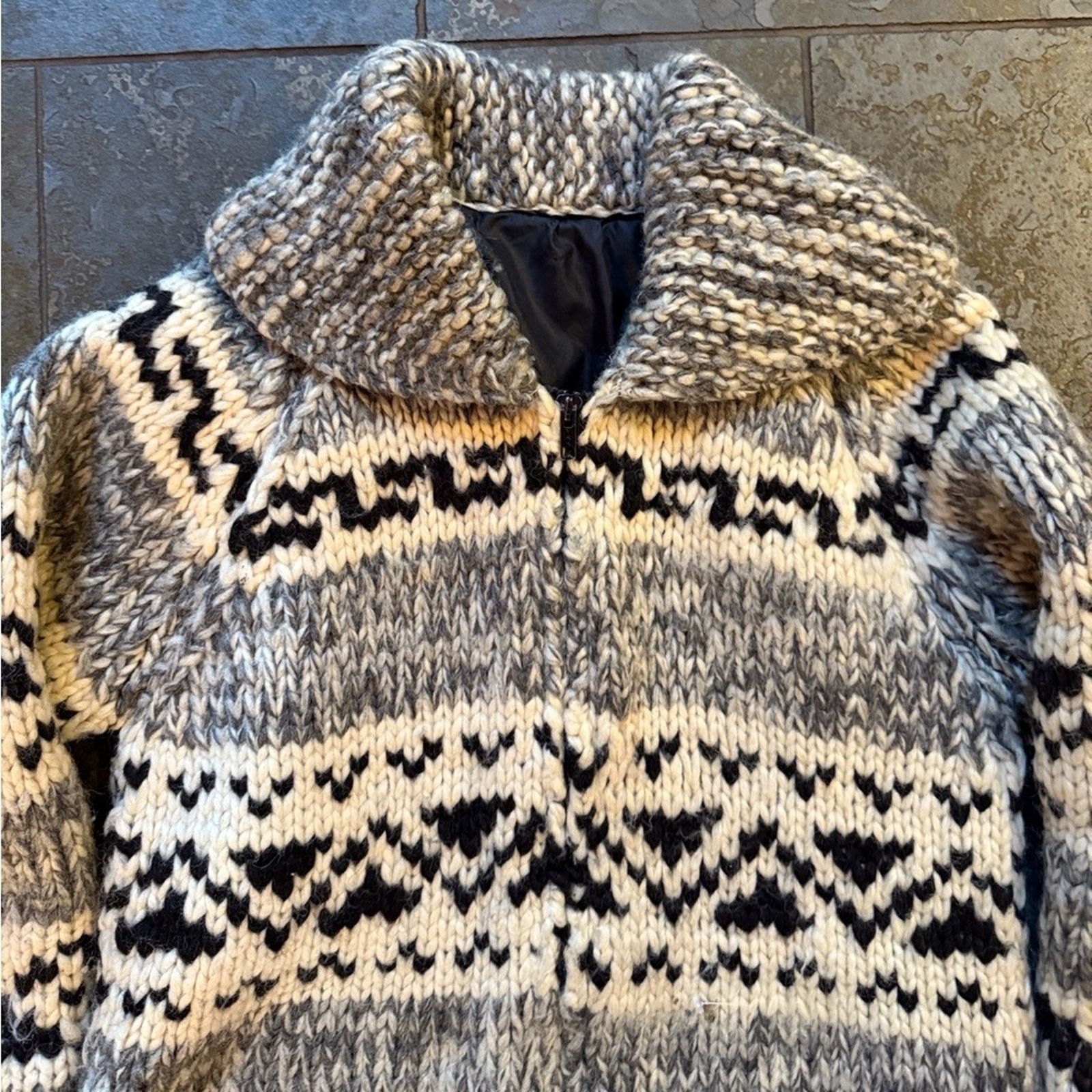 Vintage Vintage Cowichan fully lined zip front 100% Wool sweater sm. Size S / US 4 / IT 40 - 2 Thumbnail