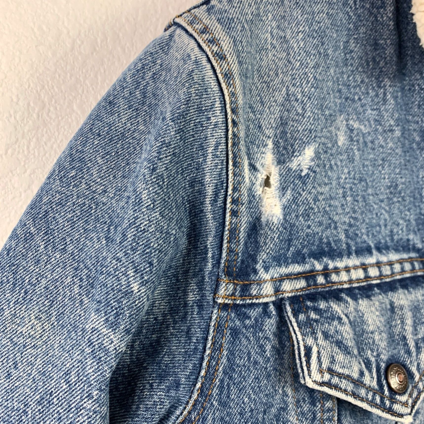 Levi's VINTAGE Levi's Trucker Jacket Denim 38R Blue 80s San Francisco Sherpa Lined 70608-0216 Mens Jeans Coat Shirt? Size US 38 / EU 54 - 3 Thumbnail