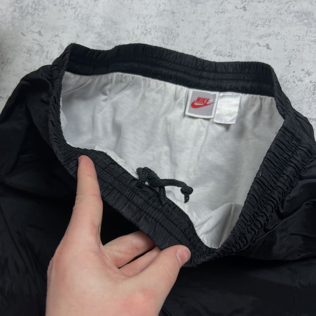 Nike 90s NIKE RETRO BASIC LOGO VINTAGE Y2K PARACHUTE SWEATPANTS Size US 30 / EU 46 - 4 Thumbnail