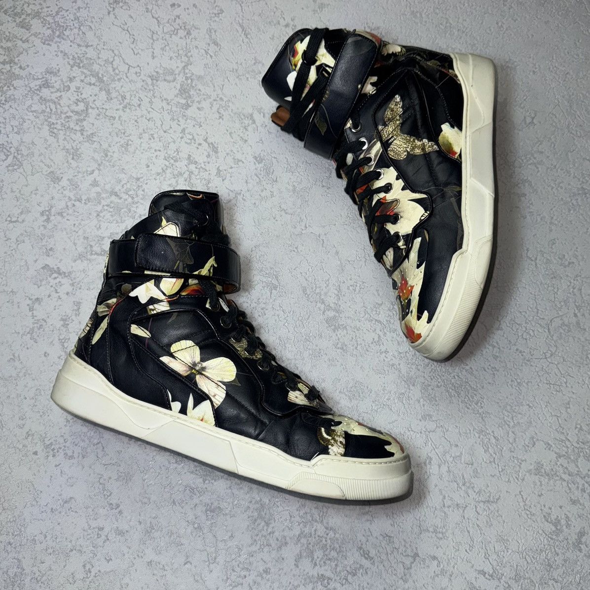 Givenchy Vintage F/W 2014 Givenchy Tyson High-Top Sneakers Butterfly Size US 7.5 / EU 40-41 - 2 Thumbnail
