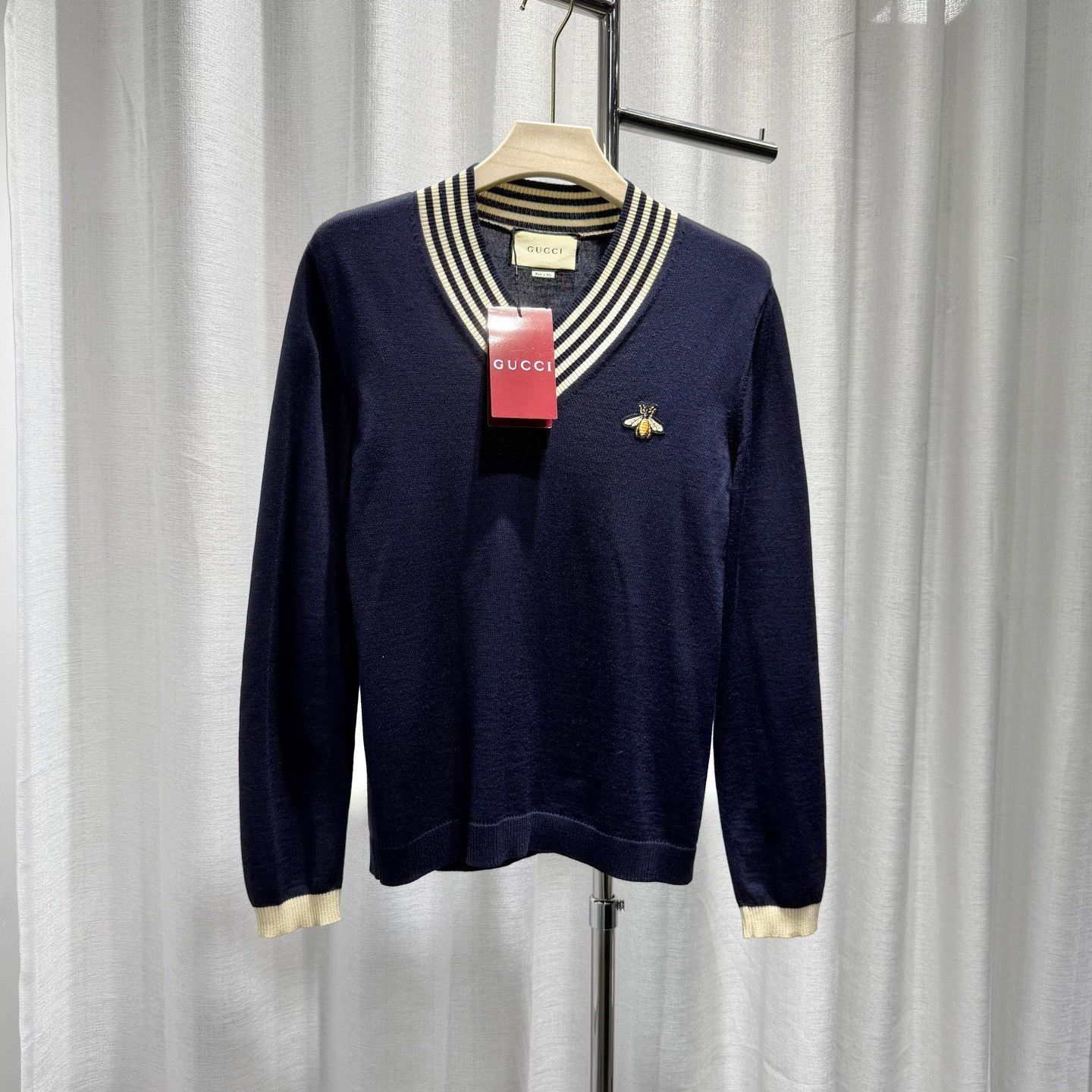 Gucci Gucci Navy V-Neck Bee Embroidery Sweater Size XS / US 0-2 / IT 36-38 - 1 Thumbnail