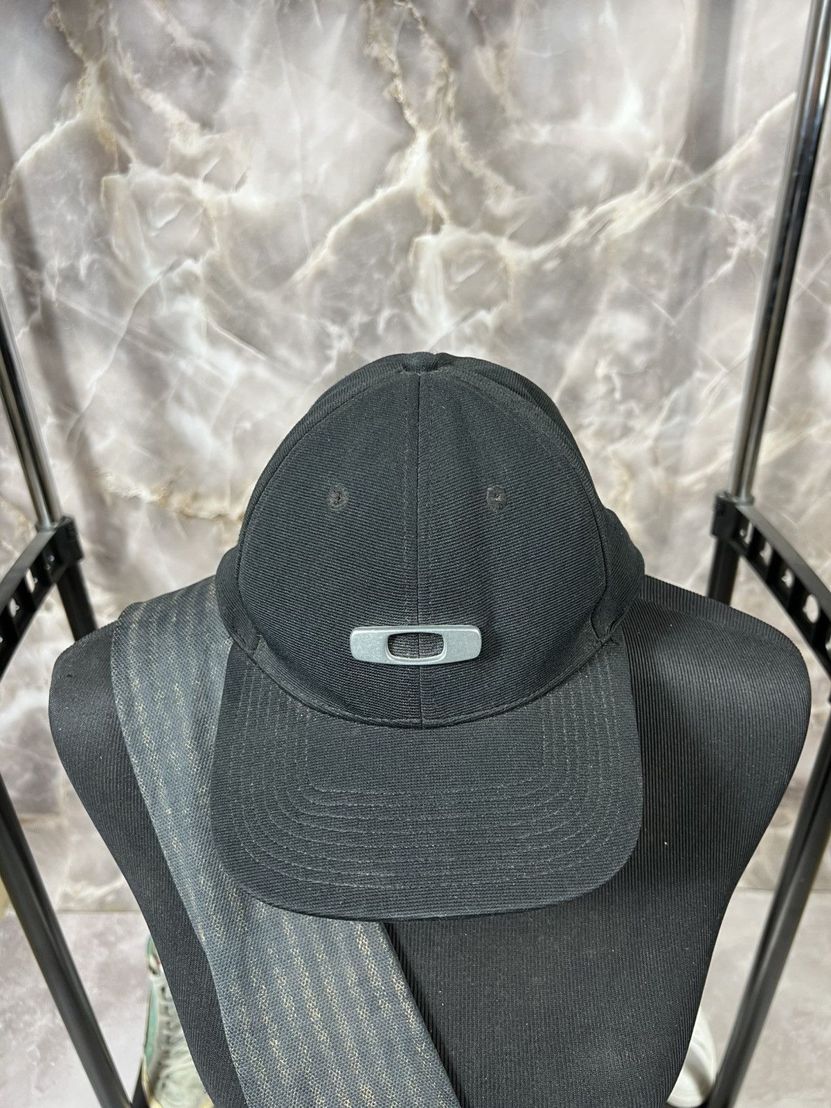Vintage Vintage Oakley Black Faded Y2k Cap Size ONE SIZE - 2 Thumbnail