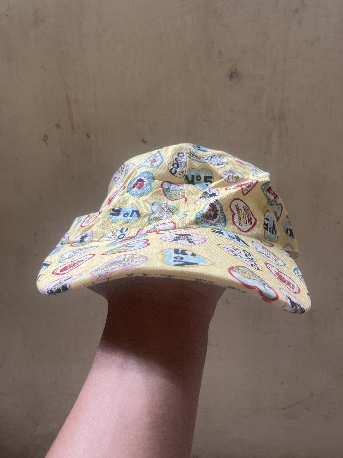 Chanel RaRe vintage chanel love caps Size ONE SIZE - 2 Thumbnail