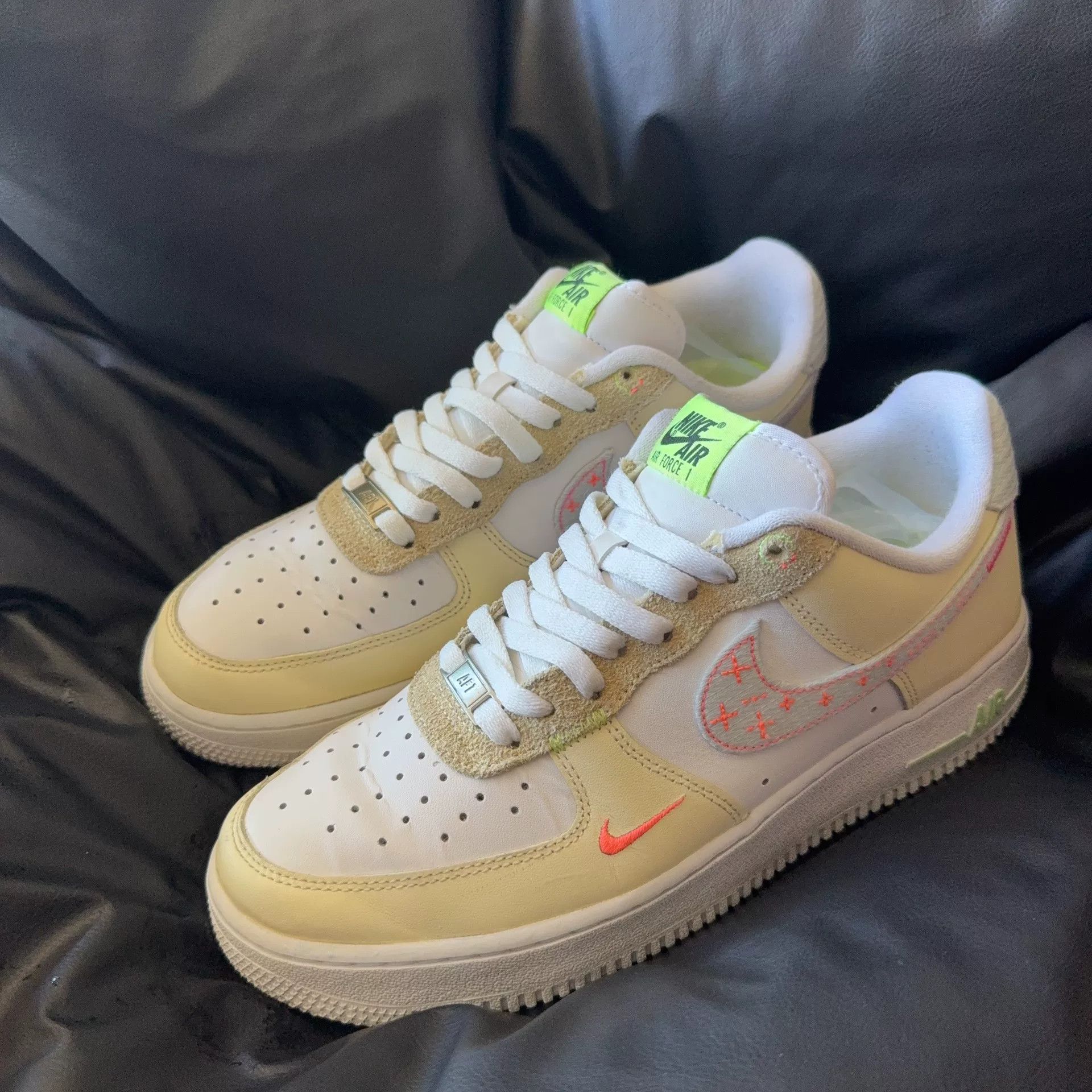 Nike Nike White Lowtop Sneakers 42 Men Size US 9 / EU 42 - 1 Thumbnail