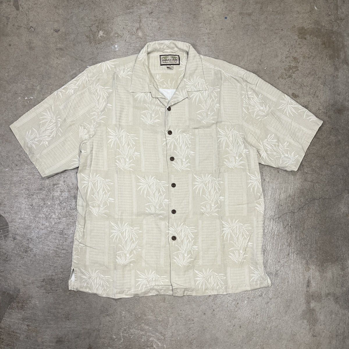 Vintage Vintage Silk Camp Collar Beige Short Sleeve Button Shirt Size US L / EU 52-54 / 3 - 1 Thumbnail