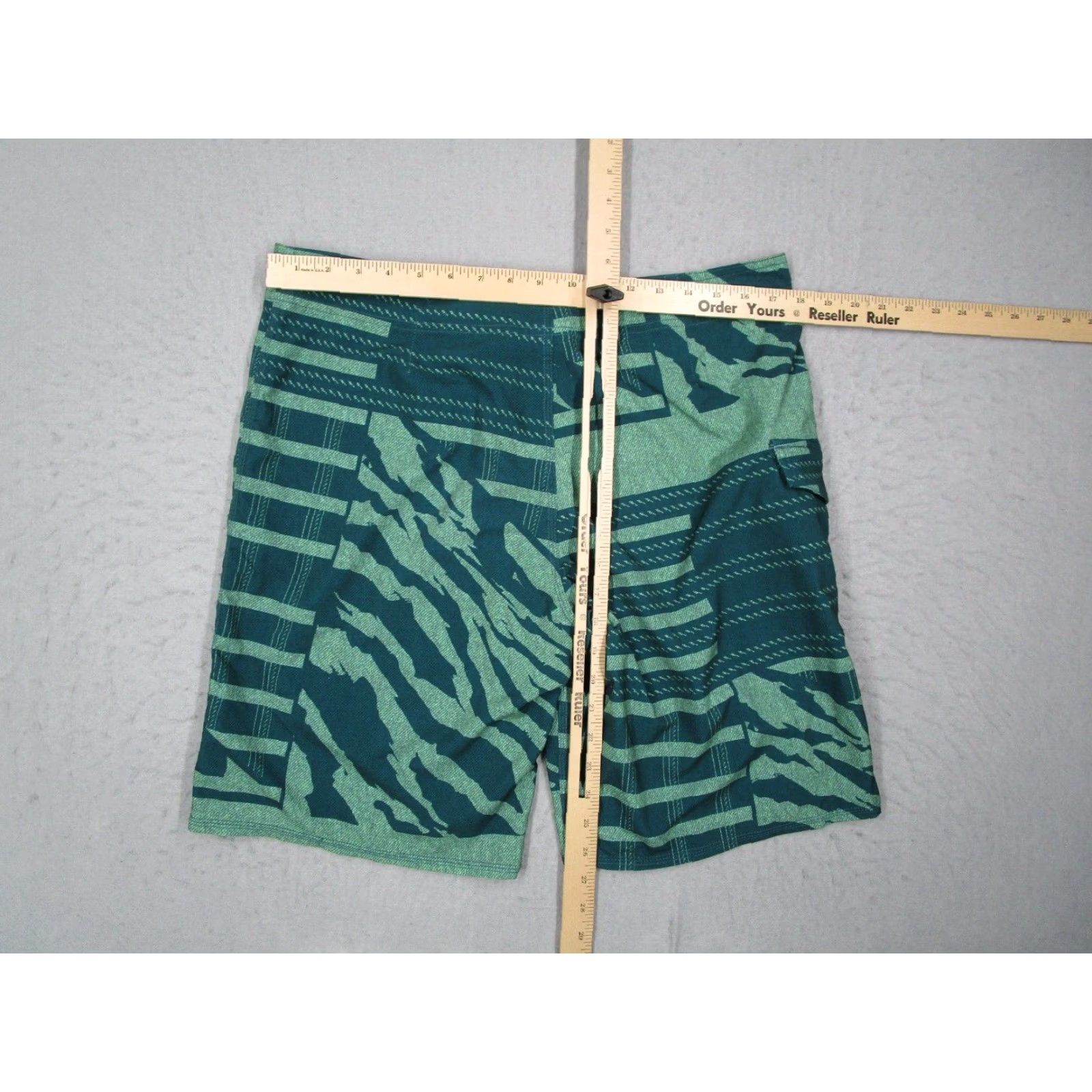 Oakley Oakley Board Shorts Mens 33 Green Regular Fit Surf Swim Beach Travel Resort Size US 33 - 4 Thumbnail